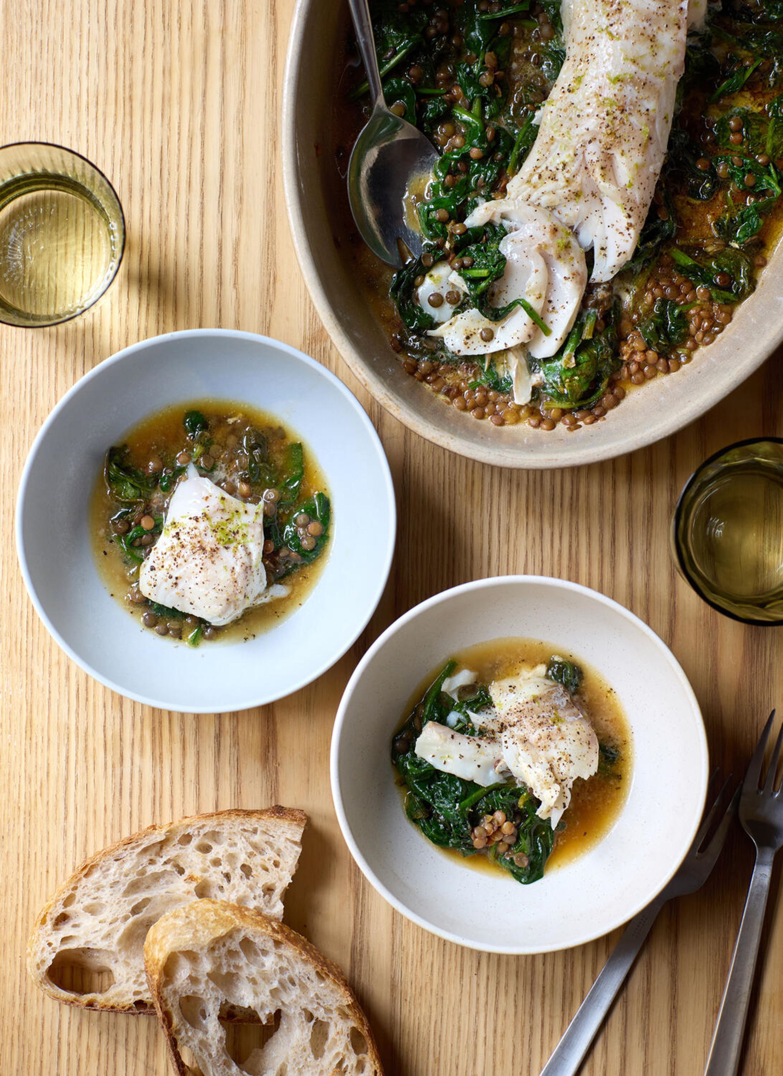 Lyssej bagt med spinat, linser og lime