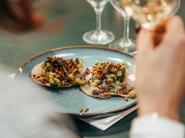 Madlavning i køkkenet