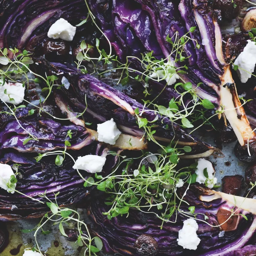 Salat af bagt rødkål