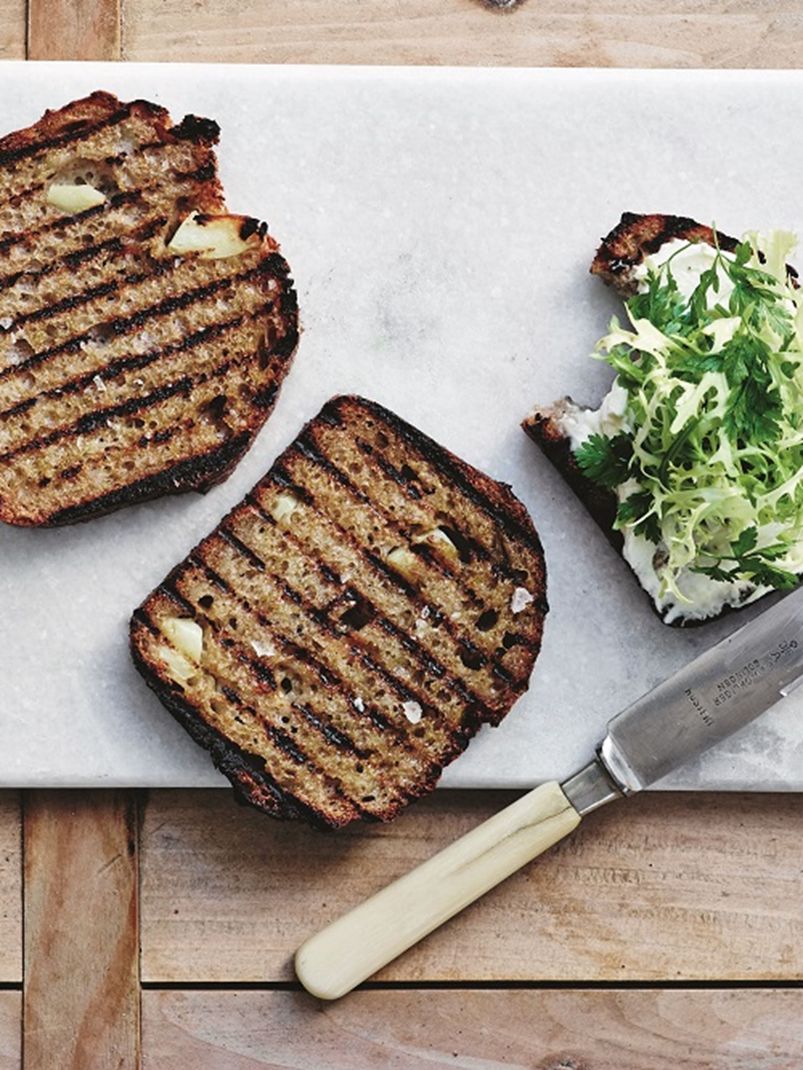 Fuldkornsbrød med kartofler og surdej