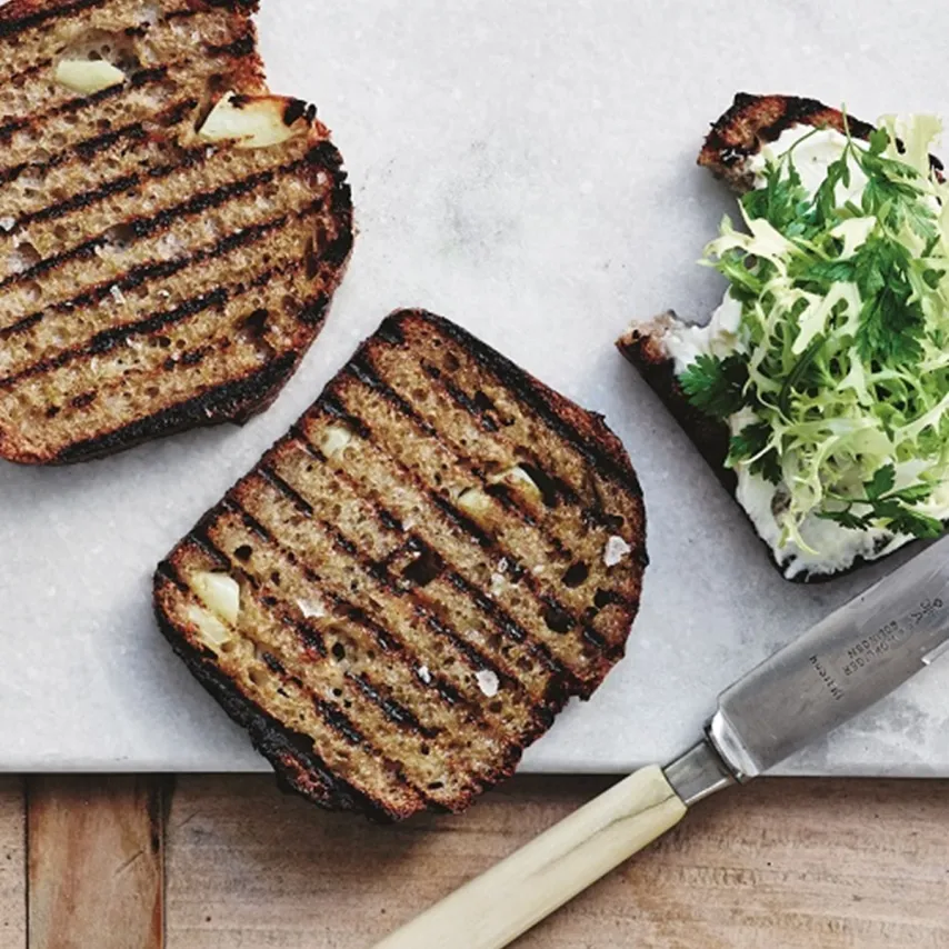 Fuldkornsbrød med kartofler og surdej