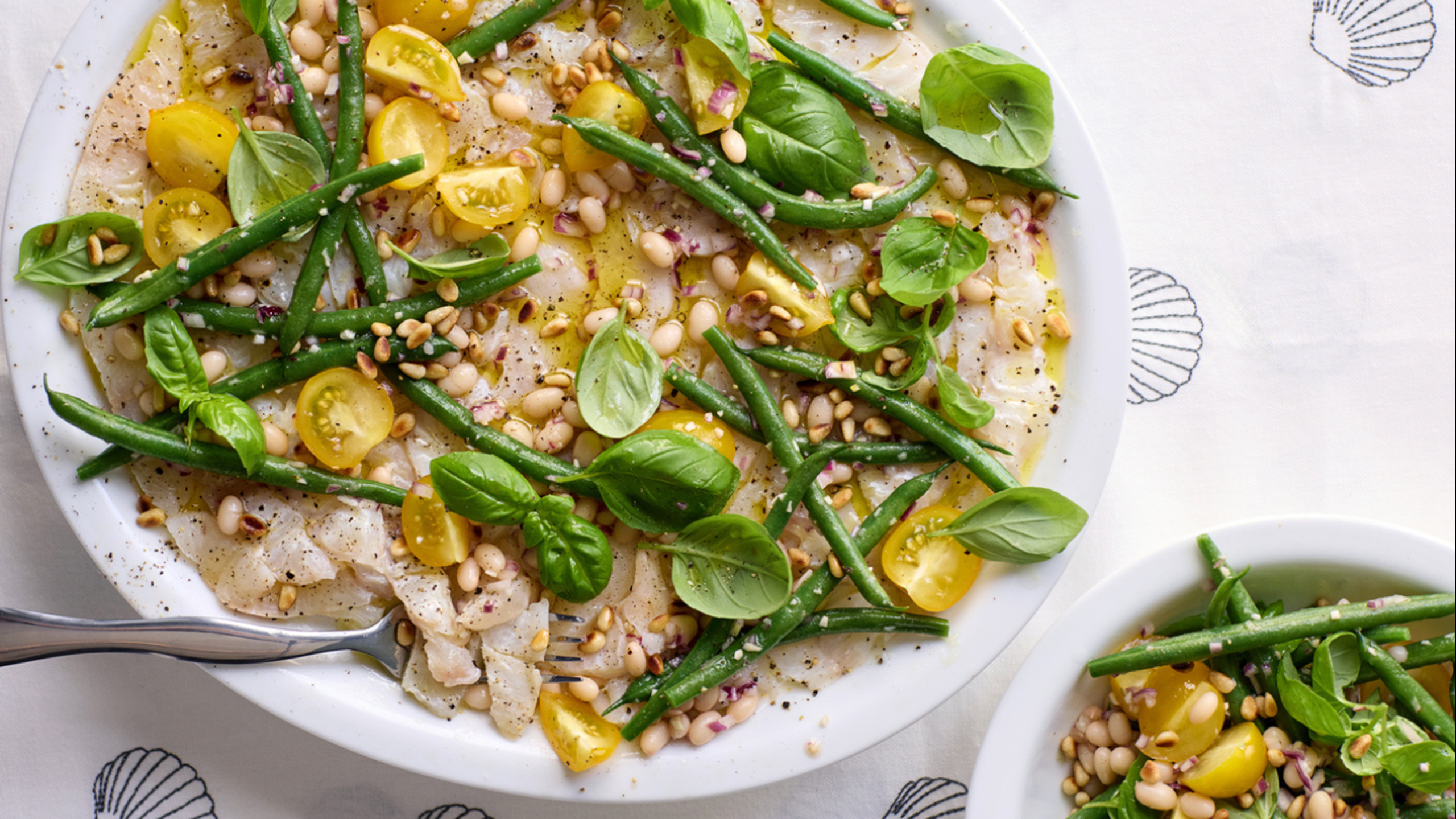 RÅMARINERET KULLER  MED TO SLAGS BØNNER  OG RISTEDE PINJEKERNER