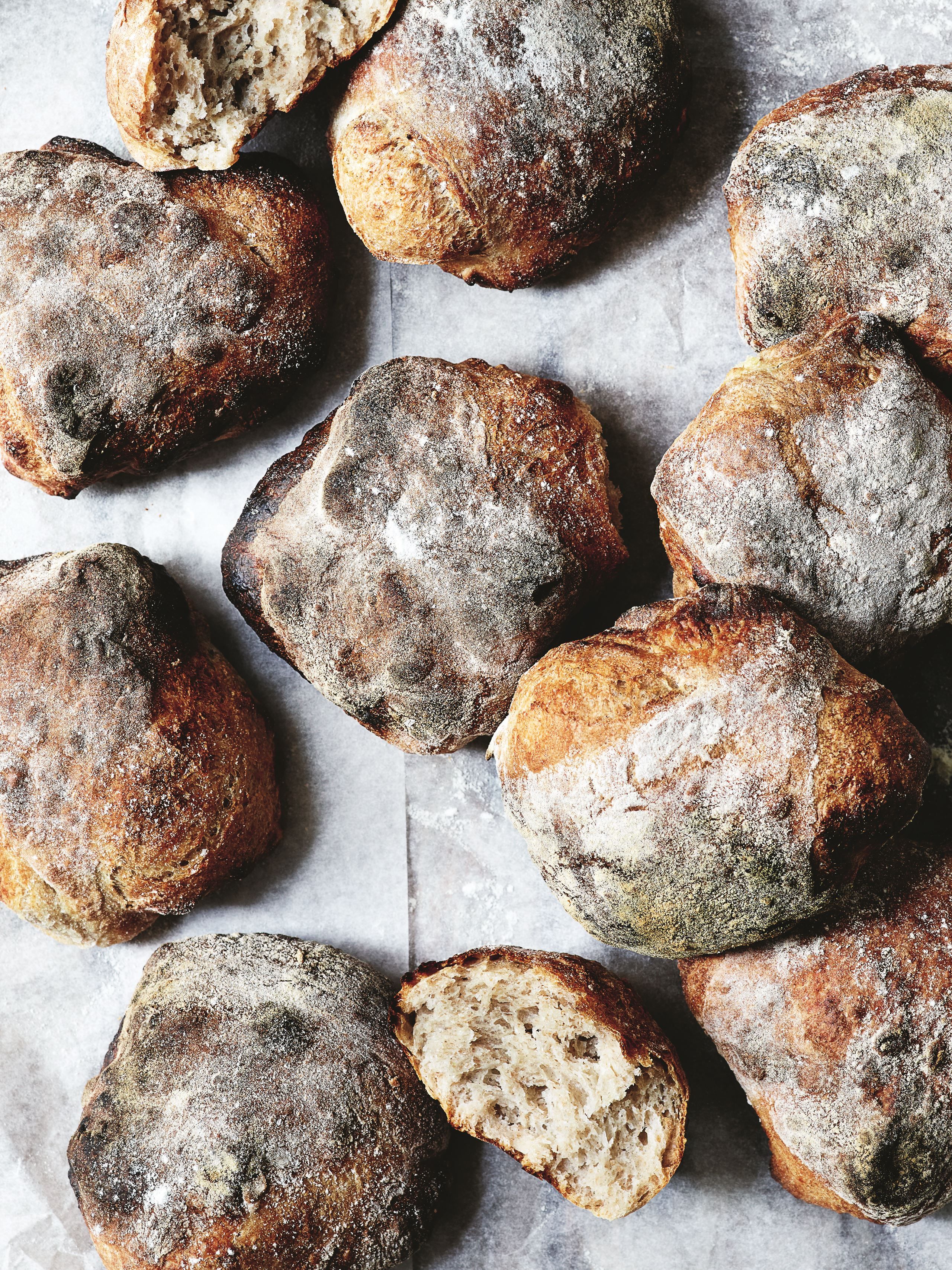 Nyhed: friskbagt, økologisk brød til vores frokostkunder