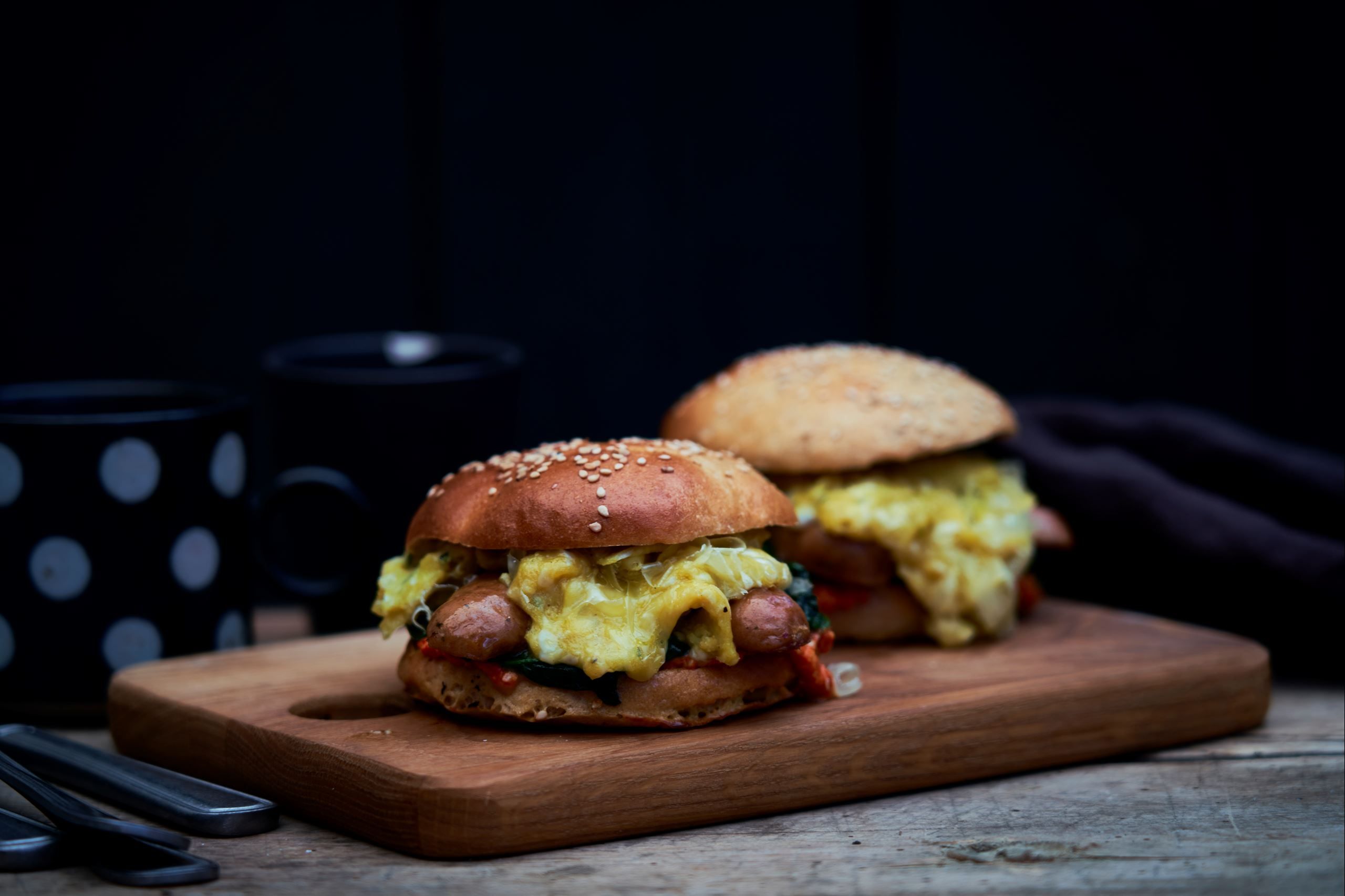 Morgenmadssandwich med ostepølse og æg