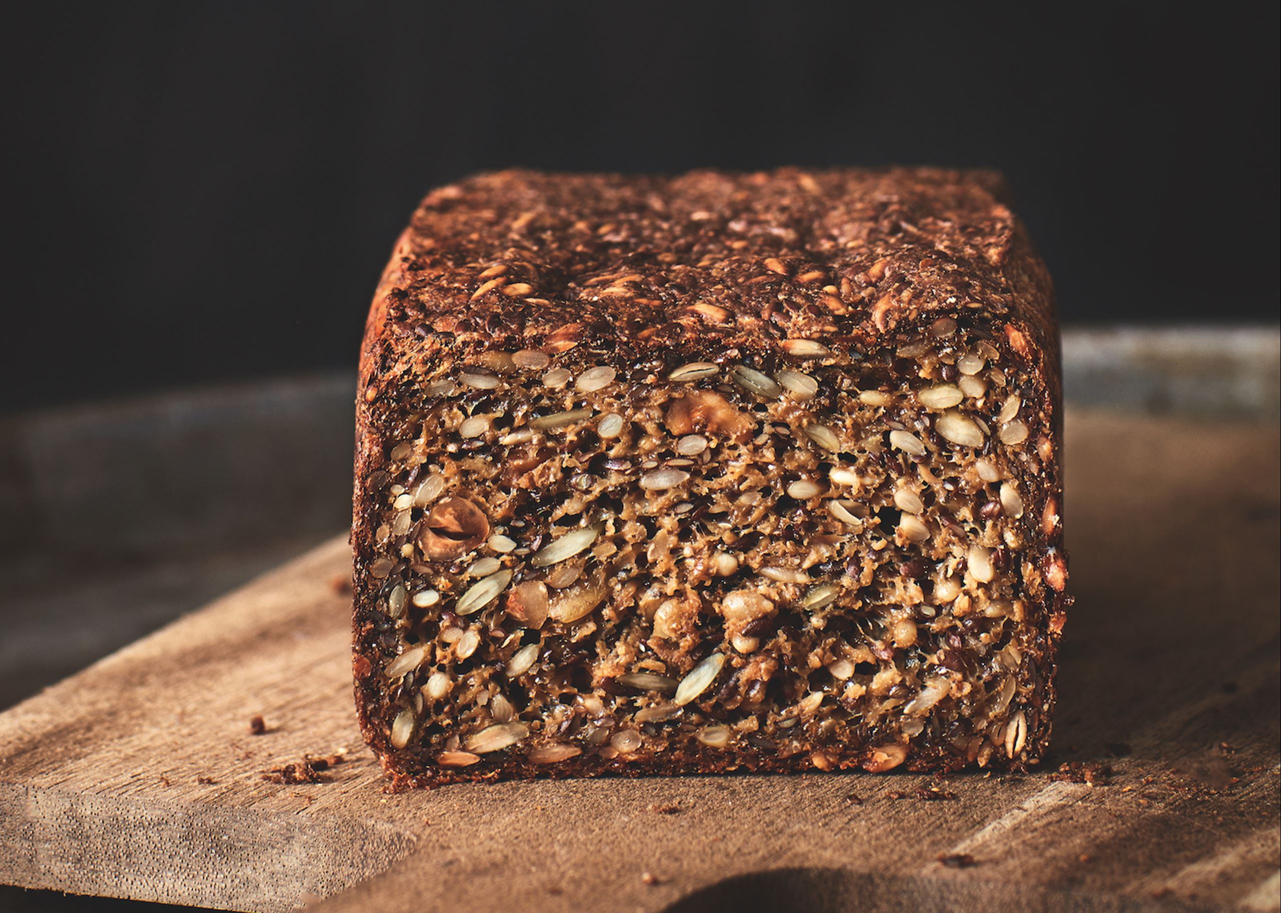 Glutenfrit mørkt surdejskernebrød