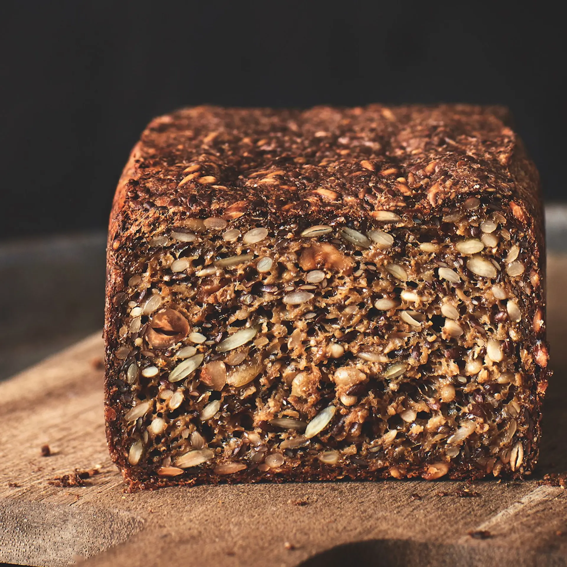 Glutenfrit mørkt surdejskernebrød