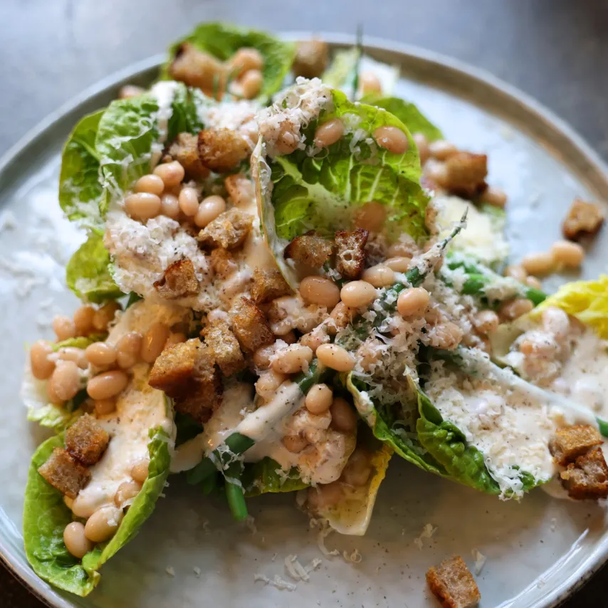 Cæsarsalat med hvide bønner