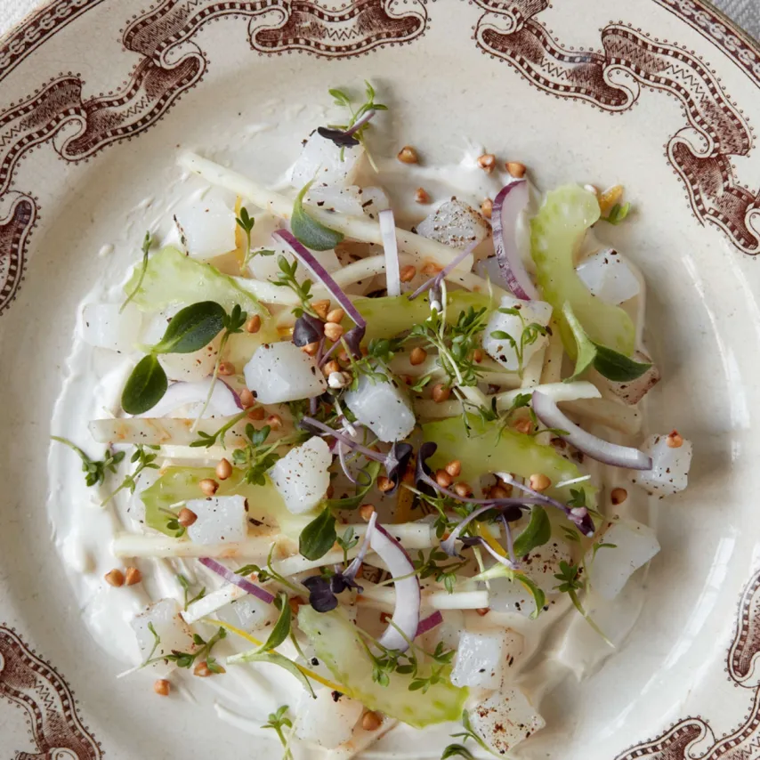 Tatar af kuller med allehånde, citronsyltet selleri og rygeostcreme