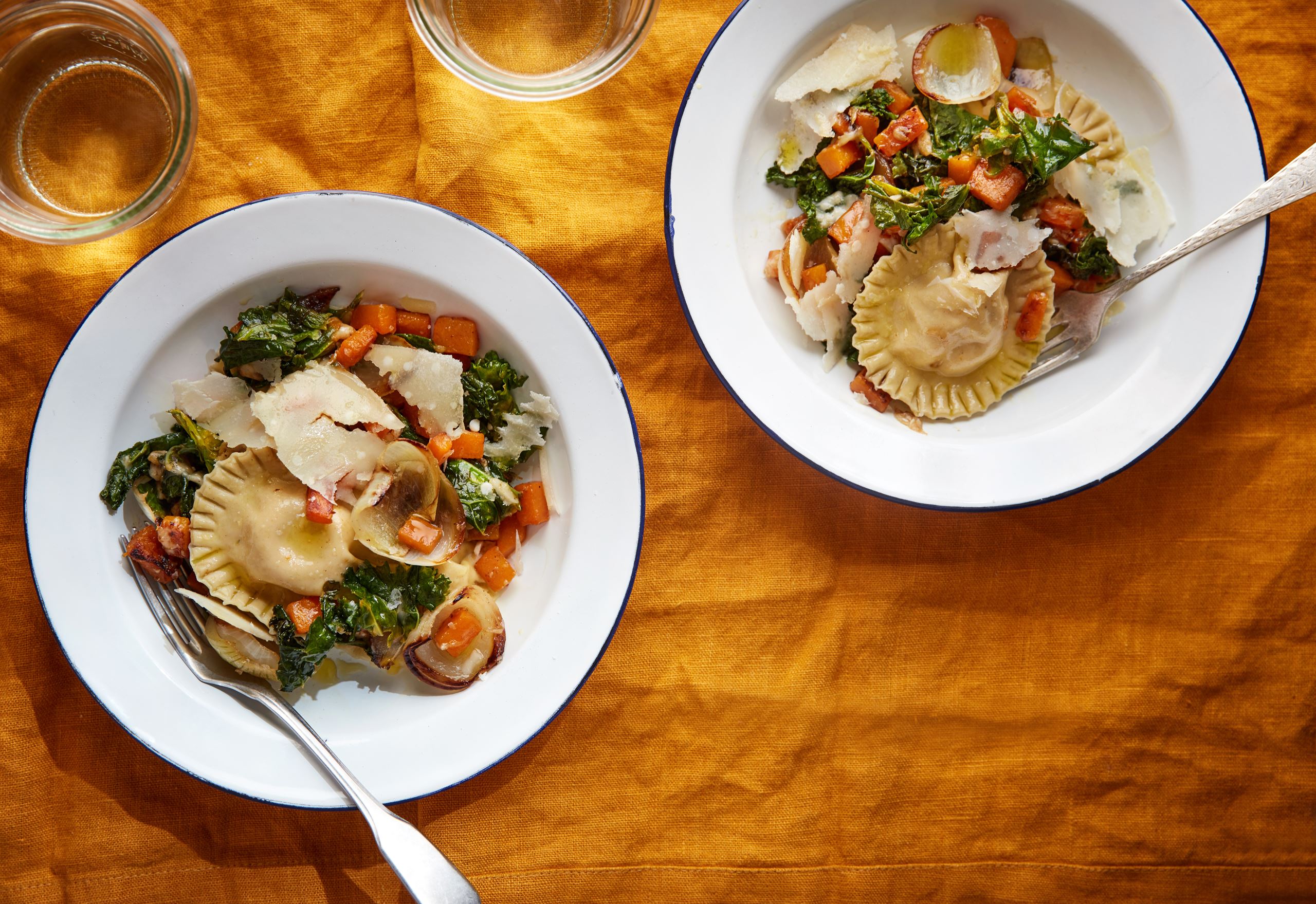 Fyldt pasta med græskar og kål