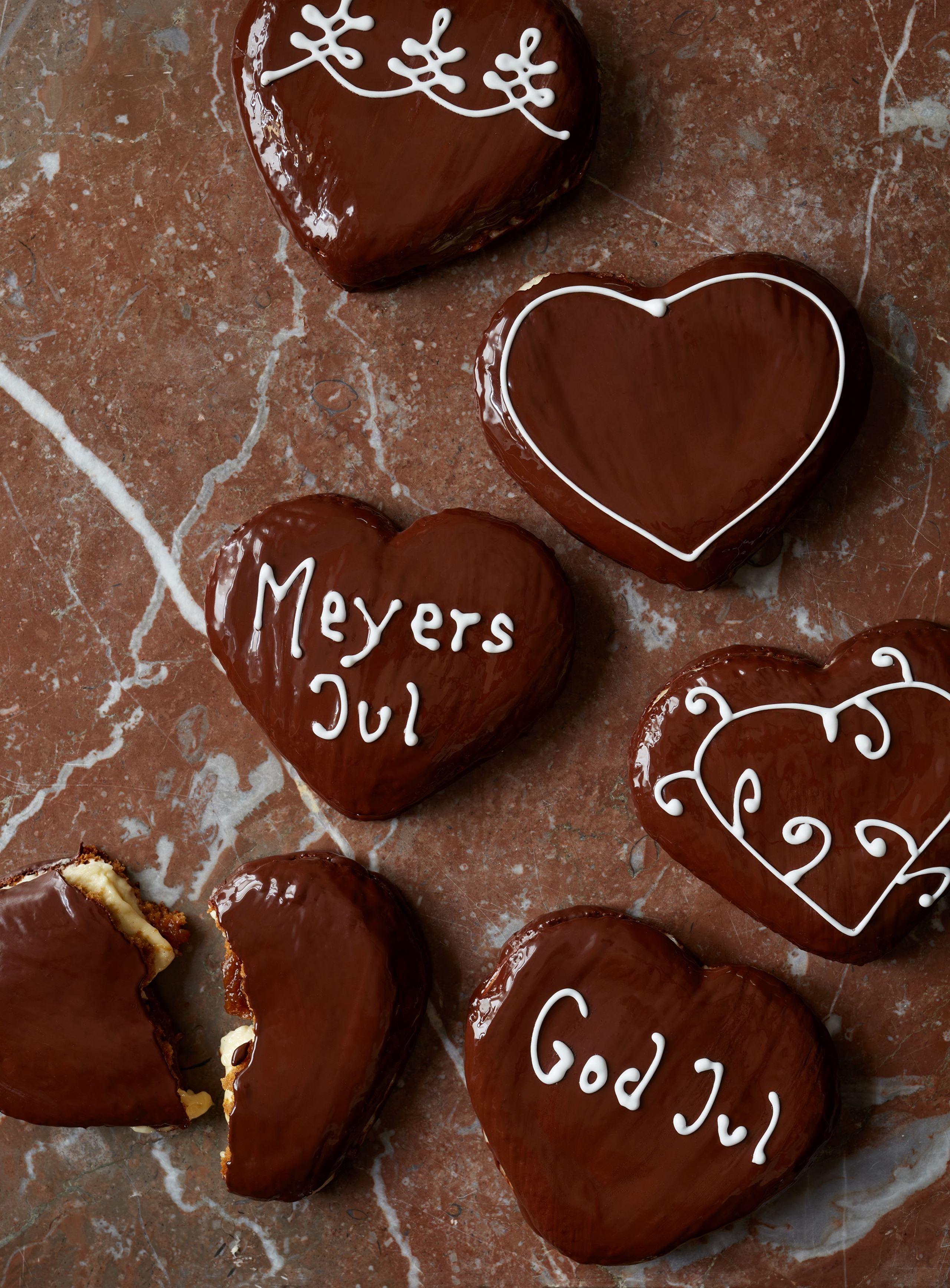 Honninghjerter med smørcreme og abrikoskompot