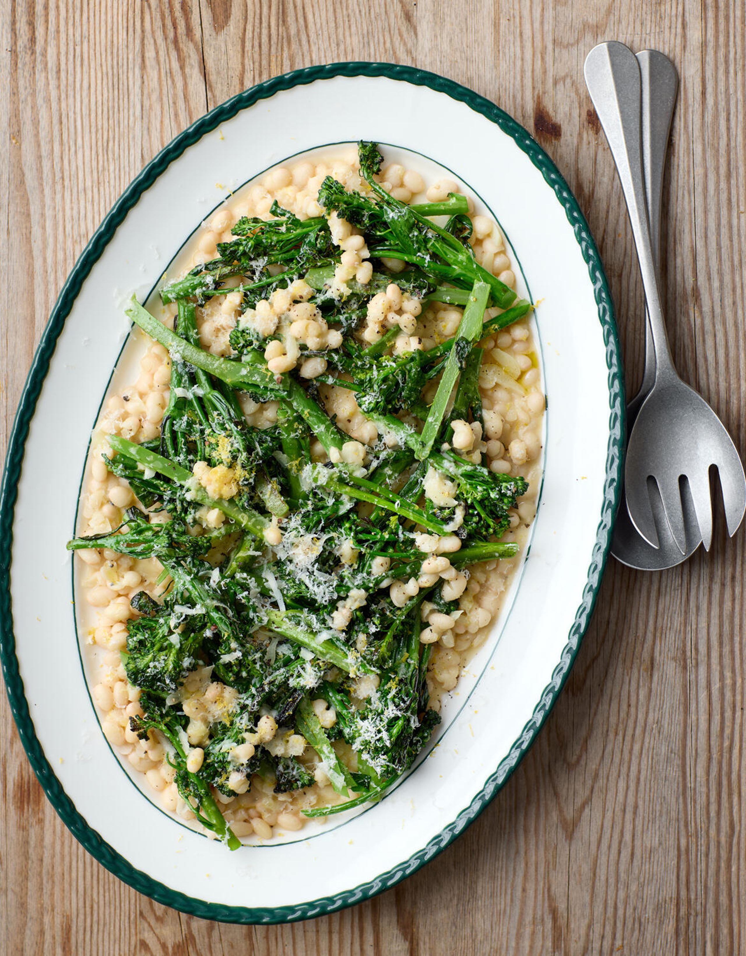 Lynstegte hvide bønner med broccolini, citron og parmesan