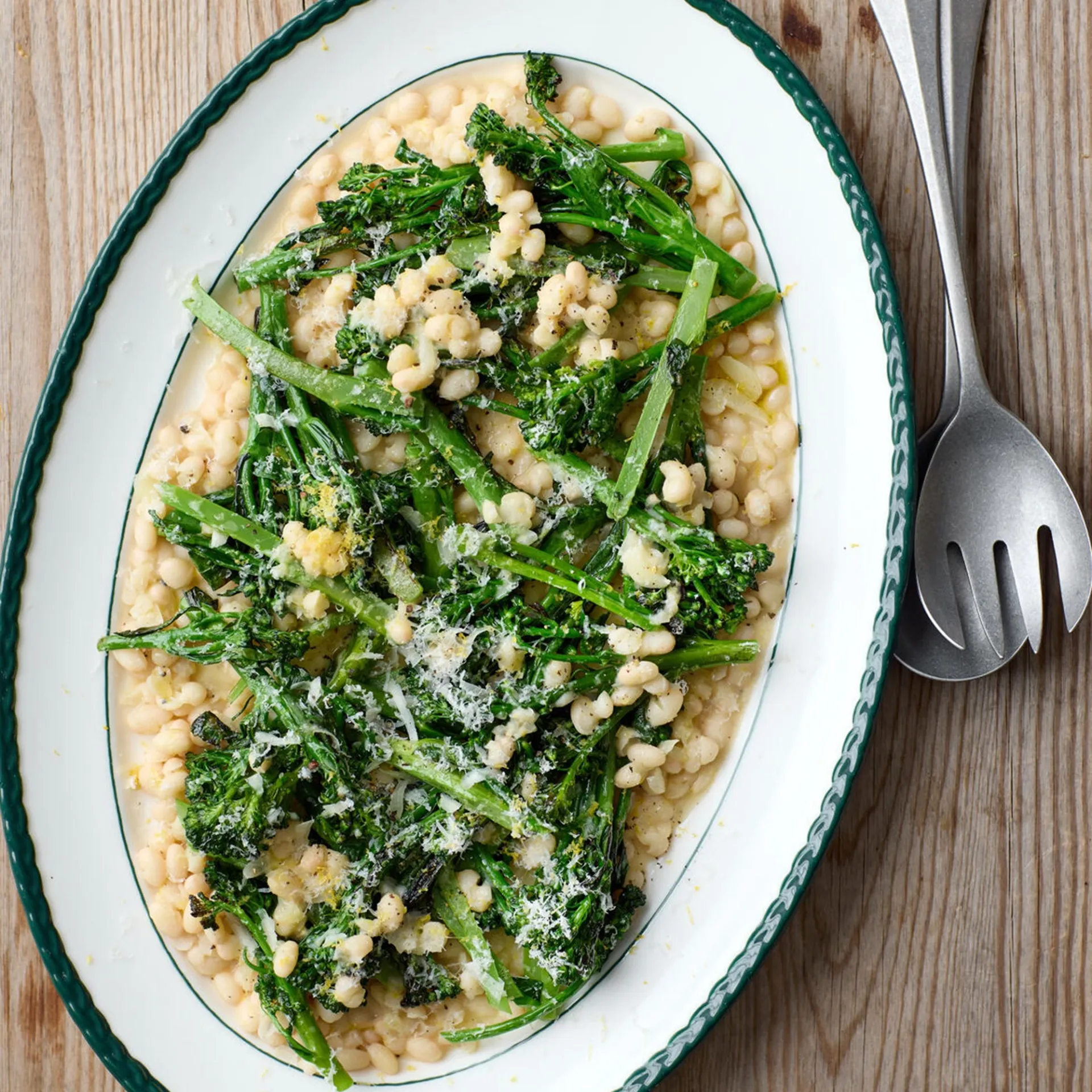 Lynstegte hvide bønner med broccolini, citron og parmesan