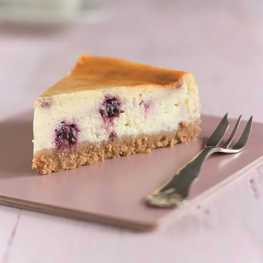 Ostekage med brombær