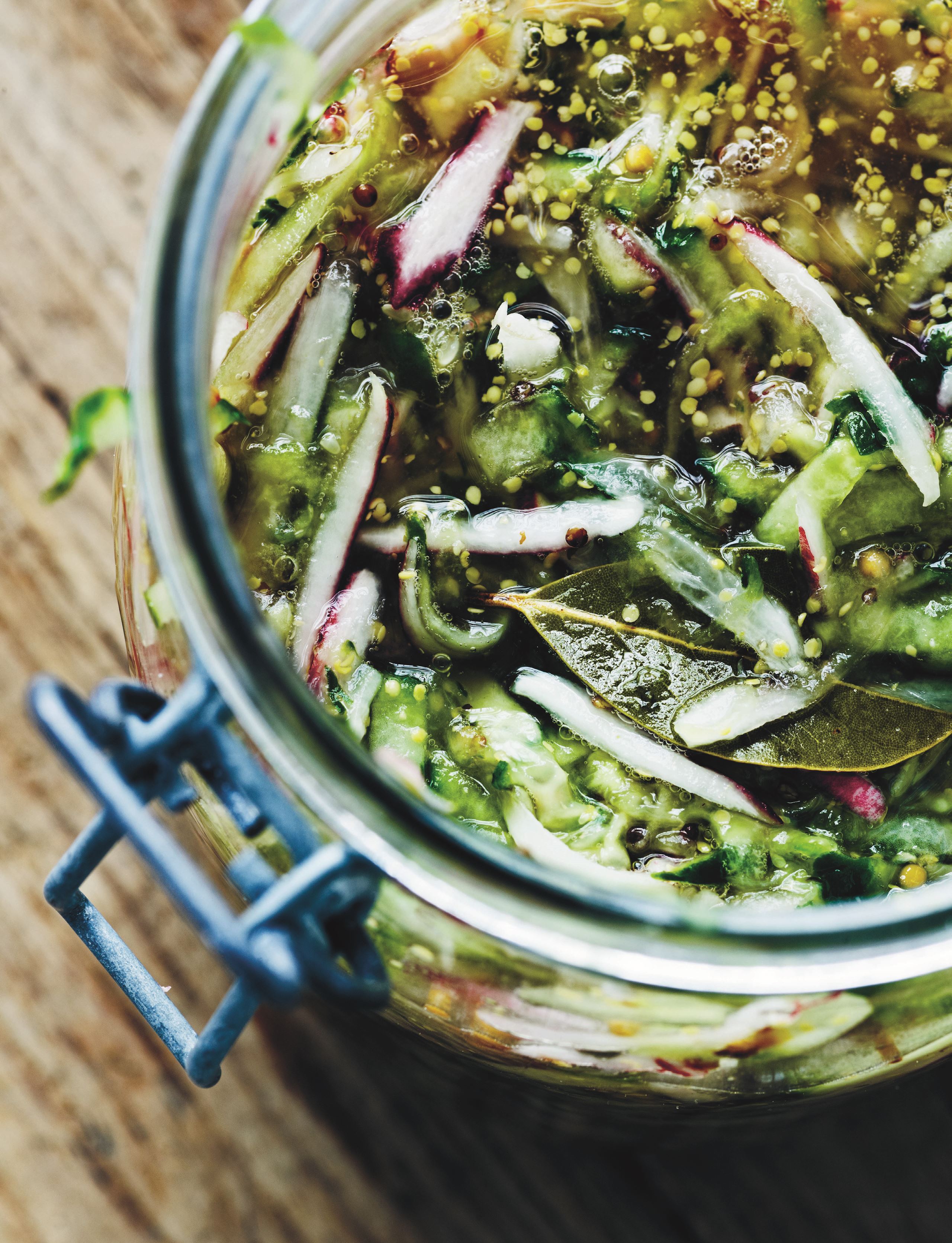 Frisk agurk- og radiserelish