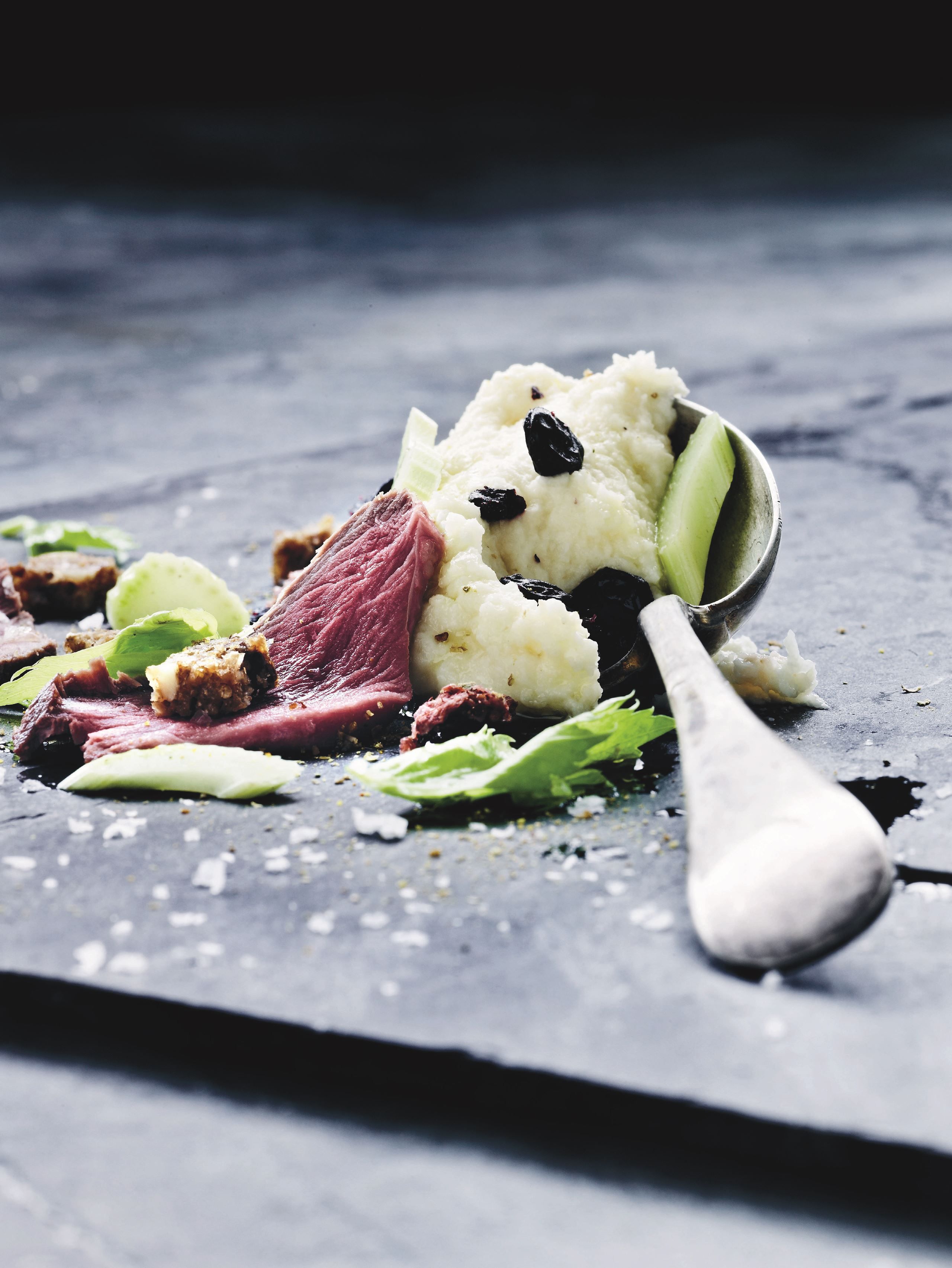 Enebærglaseret andebryst med selleripuré