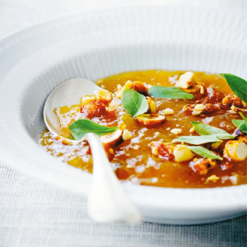 Stikkelsbærgrød med hasselnøddeknas