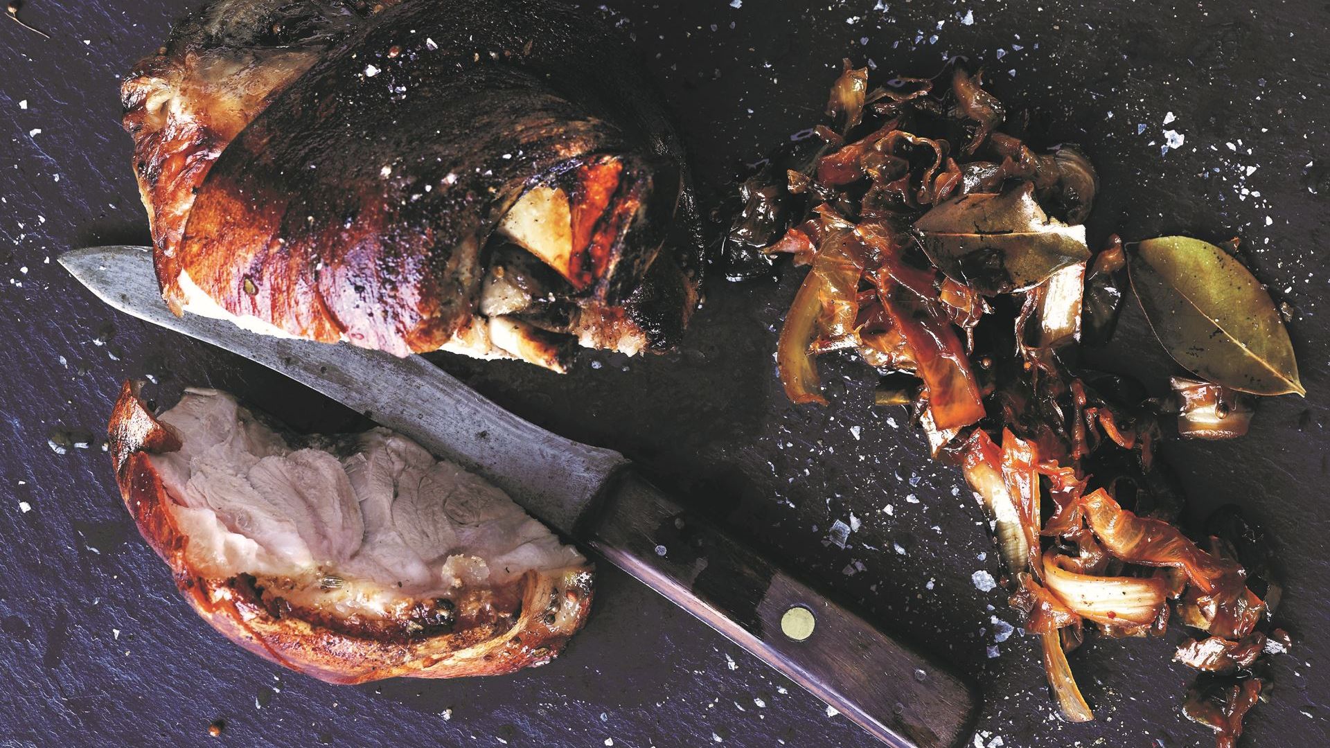 Braiseret svineskank med brunkål