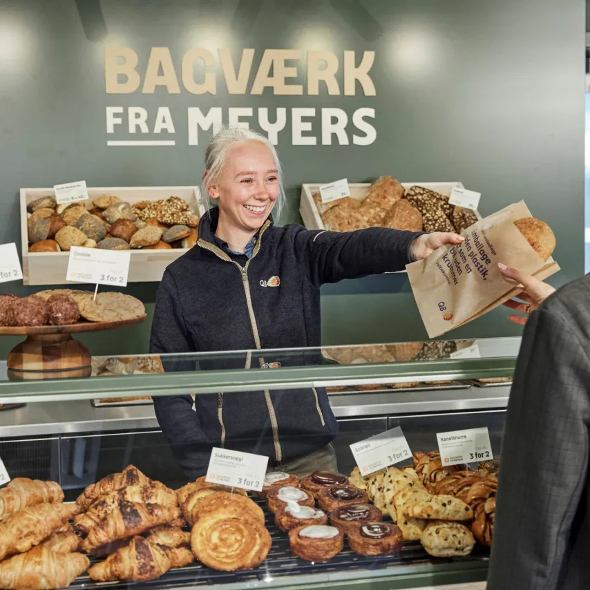 Nu kan du købe ølandsboller og hindbærsnitter fra Meyers hos Q8