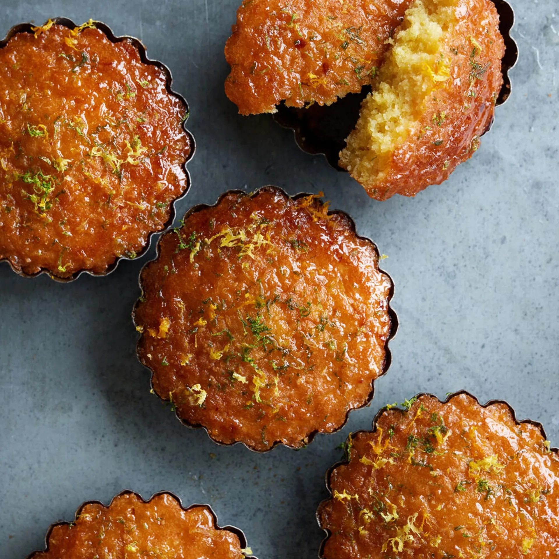 Ærtemazarin med citrus - serveret med vanilje-cremefraiche