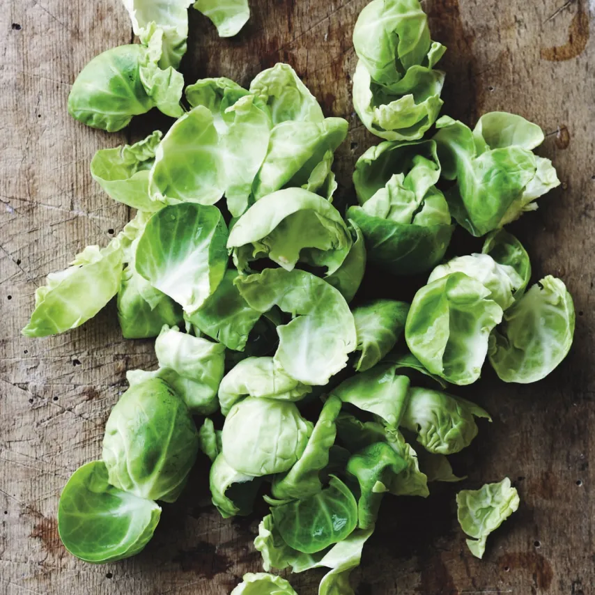 Salat af rosenkål, appelsin og rødløg