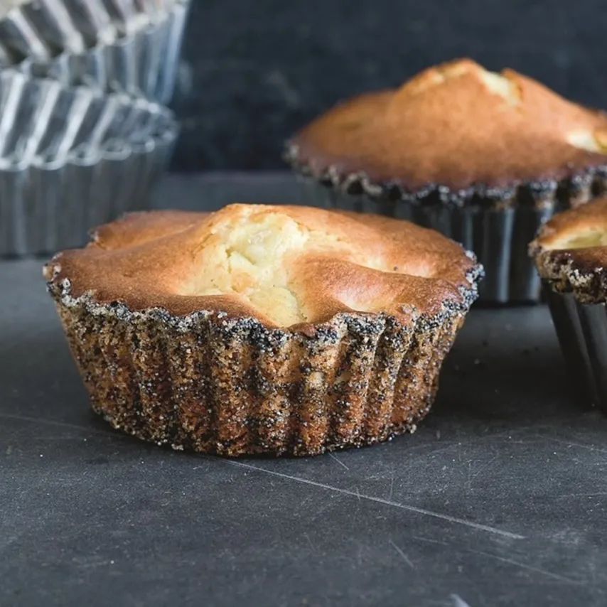 Små mandelsandkager med karamelliseret pære