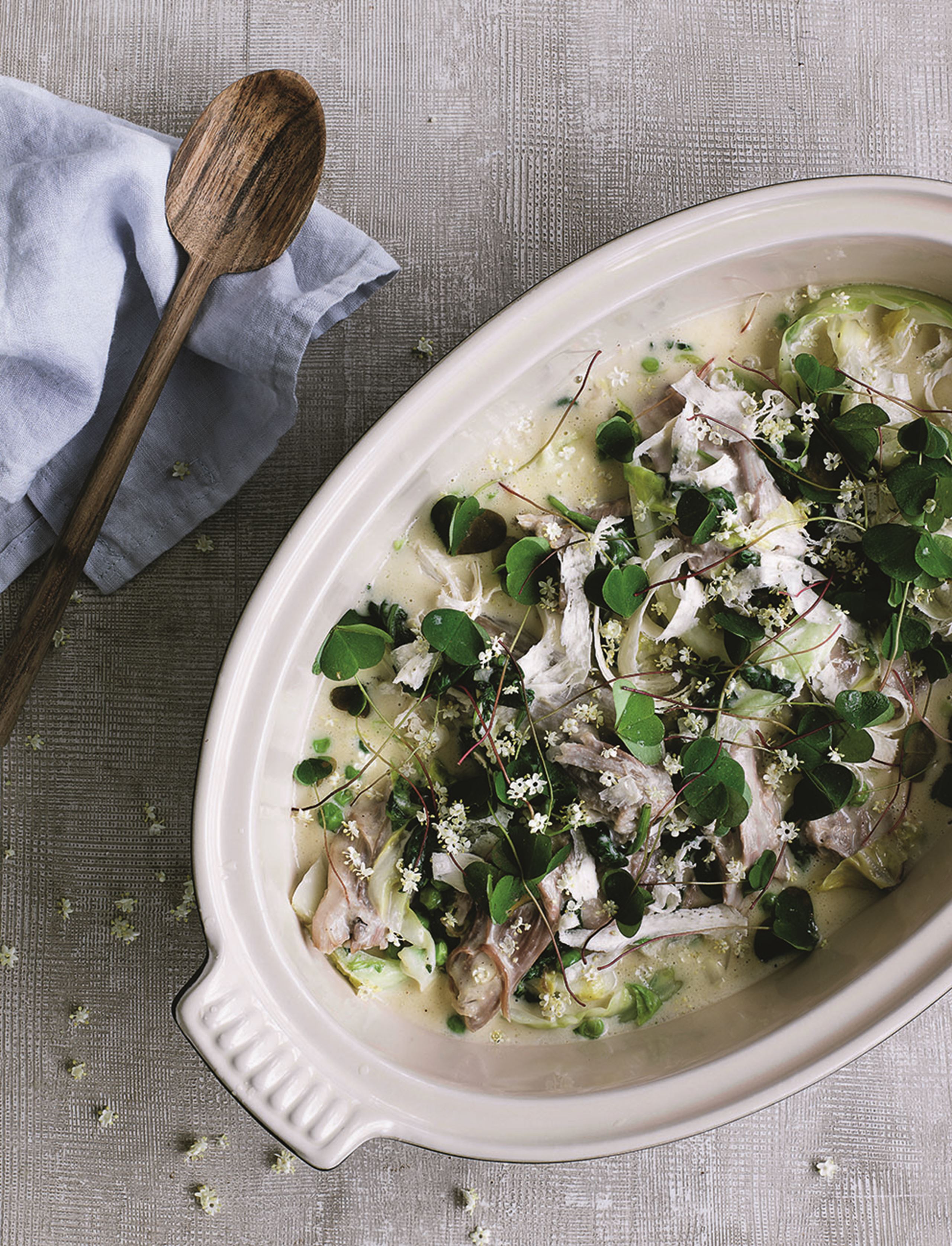 Nakkefilet i sursød sovs