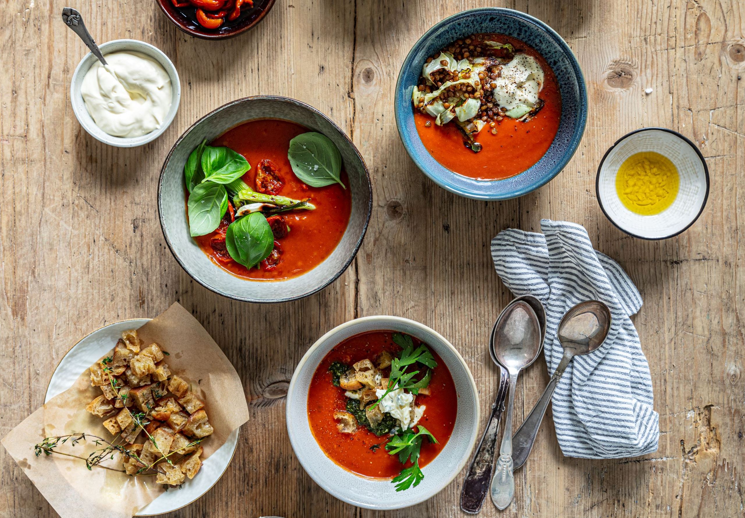 Tomat- og linsesuppe med 3 toppings