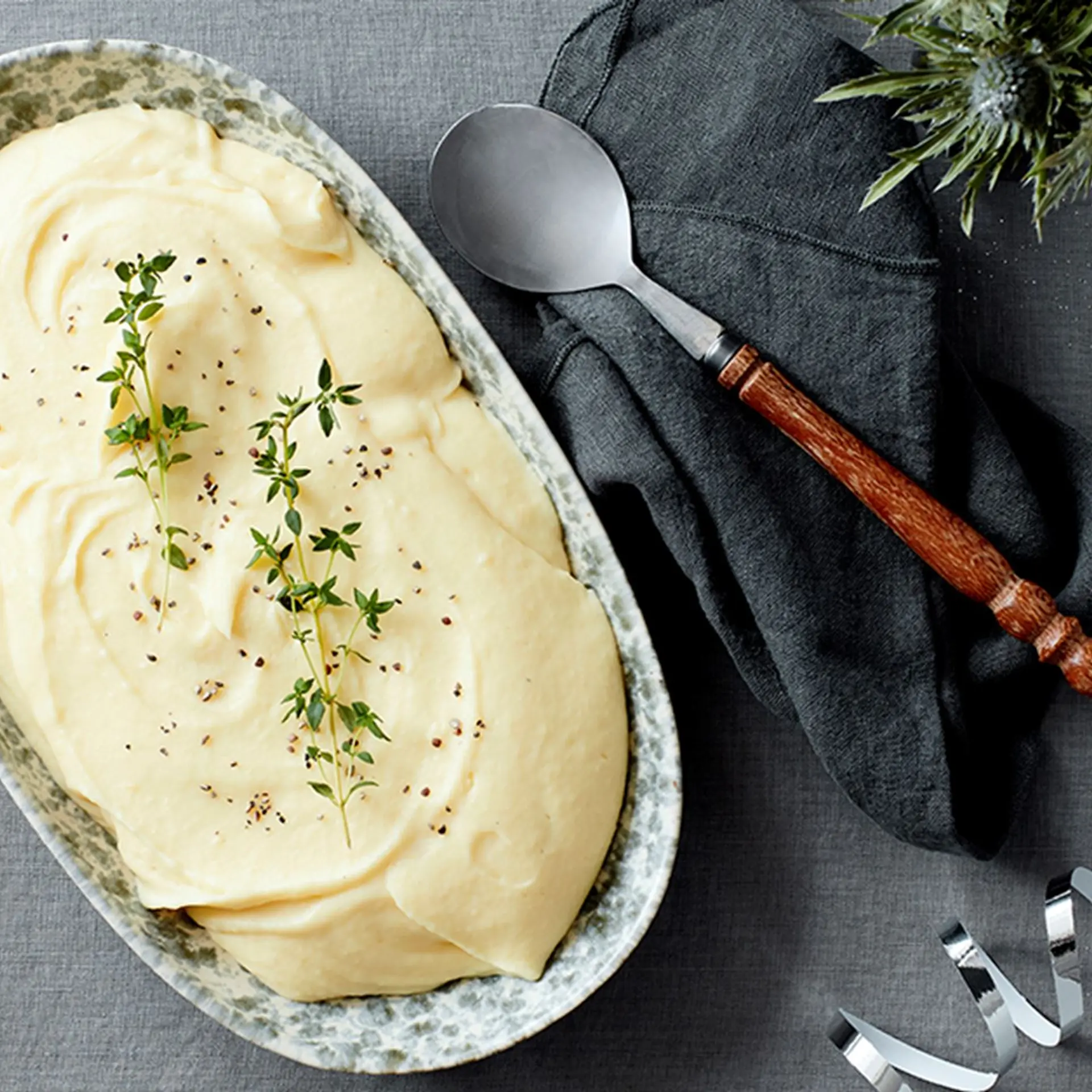 Luftig kartoffelcreme med confiteret persillerod