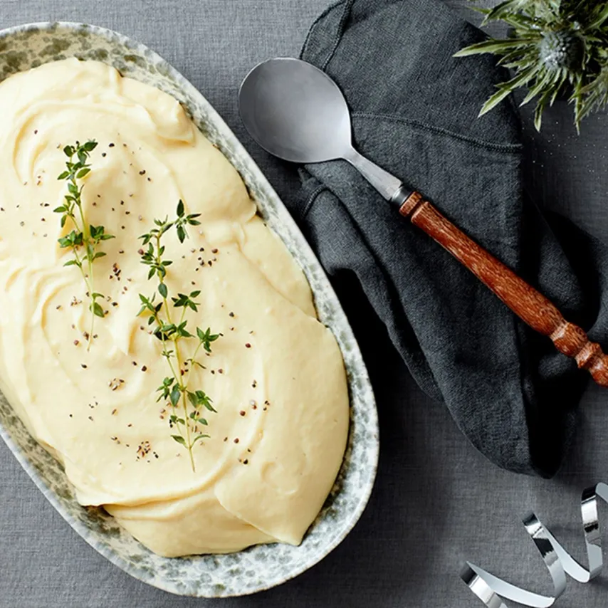 Luftig kartoffelcreme med confiteret persillerod
