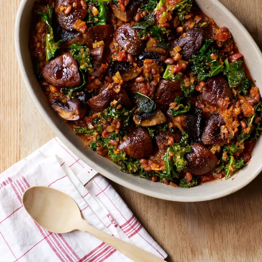 PORTOBELLOGRYDE MED MISO OG GRØNKÅL