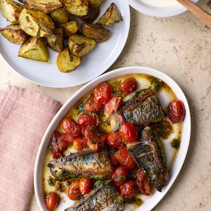 Stegt makrel med persille og blommetomater