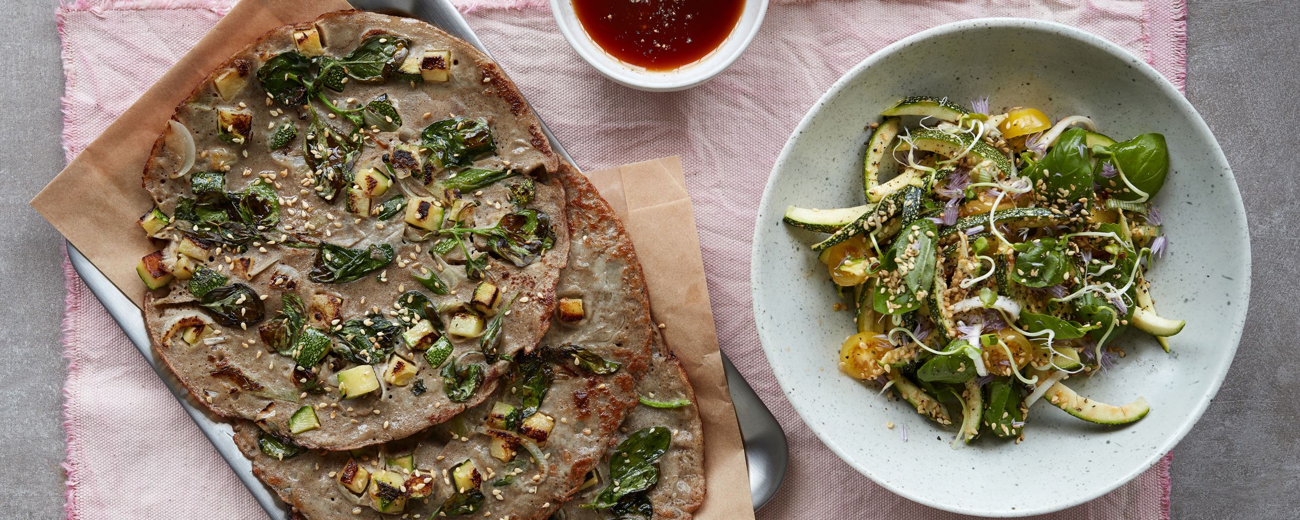 Sorghumpandekager med squash, sesam, nye løg og tomat​​​​‌﻿‍﻿​‍​‍‌‍﻿﻿‌﻿​‍‌‍‍‌‌‍‌﻿‌‍‍‌‌‍﻿‍​‍​‍​﻿‍‍​‍​‍‌﻿​﻿‌‍​‌‌‍﻿‍‌‍‍‌‌﻿‌​‌﻿‍‌​‍﻿‍‌‍‍‌‌‍﻿﻿​‍​‍​‍﻿​​‍​‍‌‍‍​‌﻿​‍‌‍‌‌‌‍‌‍​‍​‍​﻿‍‍​‍​‍‌‍‍​‌﻿‌​‌﻿‌​‌﻿​​​﻿‍‍​‍﻿﻿​‍﻿﻿‌‍﻿​‌‍﻿﻿‌‍​﻿‌‍​‌‌‍﻿​‌‍‍​‌‍﻿﻿‌﻿​﻿‌﻿‌​​﻿‍‍​﻿​﻿​﻿​﻿​﻿​﻿​﻿​﻿​‍﻿﻿‌‍‍‌‌‍﻿‍‌﻿‌​‌‍‌‌‌‍﻿‍‌﻿‌​​‍﻿﻿‌‍‌‌‌‍‌​‌‍‍‌‌﻿‌​​‍﻿﻿‌‍﻿‌‌‍﻿﻿‌‍‌​‌‍‌‌​﻿﻿‌‌﻿​​‌﻿​‍‌‍‌‌‌﻿​﻿‌‍‌‌‌‍﻿‍‌﻿‌​‌‍​‌‌﻿‌​‌‍‍‌‌‍﻿﻿‌‍﻿‍​﻿‍﻿‌‍‍‌‌‍‌​​﻿﻿‌‌‍‌​‌‍​﻿​﻿​‍​﻿​​​﻿‌‌‌‍‌​​﻿‌﻿​﻿​​​‍﻿‌​﻿‌​​﻿‍​‌‍‌‍​﻿​‍​‍﻿‌​﻿‌‌​﻿​‌​﻿‌​​﻿‍‌​‍﻿‌​﻿‍‌‌‍‌​​﻿‍‌​﻿‌‌​‍﻿‌​﻿​​​﻿​​‌‍​‍‌‍‌​​﻿‌‍‌‍‌​​﻿‍​​﻿‍‌​﻿‌‍​﻿​‌​﻿‌﻿​﻿‌‍​﻿‍﻿‌﻿‌​‌﻿‍‌‌﻿​​‌‍‌‌​﻿﻿‌‌﻿​‍‌‍‌‌‌‍​﻿‌‍‍‌‌﻿​​‌‍‌‌​﻿‍﻿‌﻿​​‌‍​‌‌﻿‌​‌‍‍​​﻿﻿‌‌‍‍‌‌‍﻿‌‌‍​‌‌‍‌﻿‌‍‌‌​‍﻿‍‌‍​‌‌‍﻿​‌﻿‌​​﻿﻿﻿‌‍​‍‌‍​‌‌﻿​﻿‌‍‌‌‌‌‌‌‌﻿​‍‌‍﻿​​﻿﻿‌‌‍‍​‌﻿‌​‌﻿‌​‌﻿​​​‍‌‌​﻿​﻿‌​​‌​‍‌‌​﻿​‍‌​‌‍​‍‌‌​﻿​‍‌​‌‍‌‍﻿​‌‍﻿﻿‌‍​﻿‌‍​‌‌‍﻿​‌‍‍​‌‍﻿﻿‌﻿​﻿‌﻿‌​​‍‌‌​﻿​﻿‌​​‌​﻿​﻿​﻿​﻿​﻿​﻿​﻿​﻿​‍‌‍‌‍‍‌‌‍‌​​﻿﻿‌‌‍‌​‌‍​﻿​﻿​‍​﻿​​​﻿‌‌‌‍‌​​﻿‌﻿​﻿​​​‍﻿‌​﻿‌​​﻿‍​‌‍‌‍​﻿​‍​‍﻿‌​﻿‌‌​﻿​‌​﻿‌​​﻿‍‌​‍﻿‌​﻿‍‌‌‍‌​​﻿‍‌​﻿‌‌​‍﻿‌​﻿​​​﻿​​‌‍​‍‌‍‌​​﻿‌‍‌‍‌​​﻿‍​​﻿‍‌​﻿‌‍​﻿​‌​﻿‌﻿​﻿‌‍​‍‌‍‌﻿‌​‌﻿‍‌‌﻿​​‌‍‌‌​﻿﻿‌‌﻿​‍‌‍‌‌‌‍​﻿‌‍‍‌‌﻿​​‌‍‌‌​‍‌‍‌﻿​​‌‍​‌‌﻿‌​‌‍‍​​﻿﻿‌‌‍‍‌‌‍﻿‌‌‍​‌‌‍‌﻿‌‍‌‌​‍﻿‍‌‍​‌‌‍﻿​‌﻿‌​​‍‌‍‌﻿​​‌‍‌‌‌﻿​‍‌﻿​﻿‌﻿​​‌‍‌‌‌‍​﻿‌﻿‌​‌‍‍‌‌﻿‌‍‌‍‌‌​﻿﻿‌‌﻿​​‌﻿‌‌‌‍​‍‌‍﻿​‌‍‍‌‌﻿​﻿‌‍‍​‌‍‌‌‌‍‌​​‍​‍‌﻿﻿‌