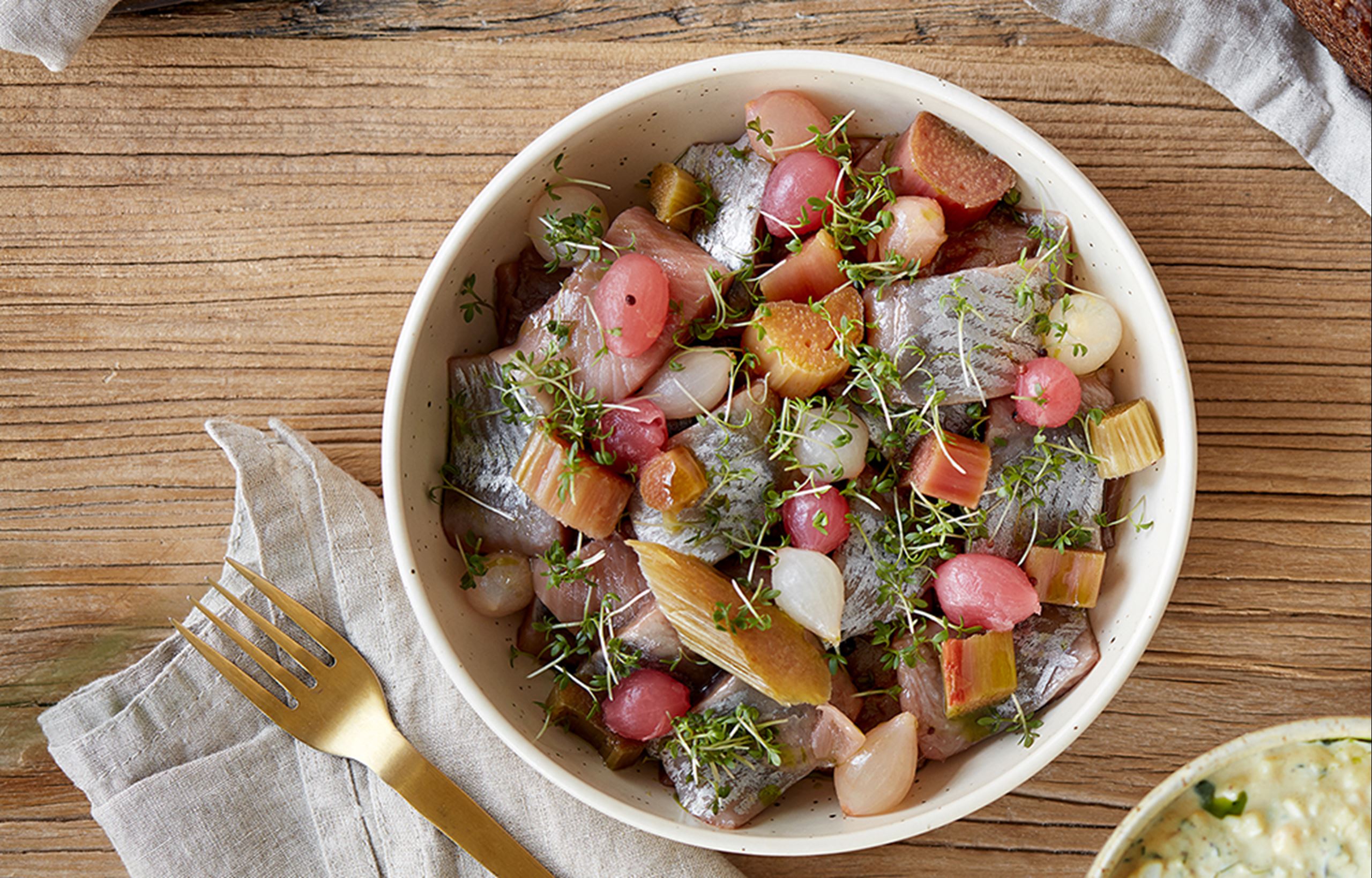 Gammeldags modnede sild med rabarber, perleløg og karse​​​​‌﻿‍﻿​‍​‍‌‍﻿﻿‌﻿​‍‌‍‍‌‌‍‌﻿‌‍‍‌‌‍﻿‍​‍​‍​﻿‍‍​‍​‍‌﻿​﻿‌‍​‌‌‍﻿‍‌‍‍‌‌﻿‌​‌﻿‍‌​‍﻿‍‌‍‍‌‌‍﻿﻿​‍​‍​‍﻿​​‍​‍‌‍‍​‌﻿​‍‌‍‌‌‌‍‌‍​‍​‍​﻿‍‍​‍​‍‌‍‍​‌﻿‌​‌﻿‌​‌﻿​​​﻿‍‍​‍﻿﻿​‍﻿﻿‌‍﻿​‌‍﻿﻿‌‍​﻿‌‍​‌‌‍﻿​‌‍‍​‌‍﻿﻿‌﻿​﻿‌﻿‌​​﻿‍‍​﻿​﻿​﻿​﻿​﻿​﻿​﻿​﻿​‍﻿﻿‌‍‍‌‌‍﻿‍‌﻿‌​‌‍‌‌‌‍﻿‍‌﻿‌​​‍﻿﻿‌‍‌‌‌‍‌​‌‍‍‌‌﻿‌​​‍﻿﻿‌‍﻿‌‌‍﻿﻿‌‍‌​‌‍‌‌​﻿﻿‌‌﻿​​‌﻿​‍‌‍‌‌‌﻿​﻿‌‍‌‌‌‍﻿‍‌﻿‌​‌‍​‌‌﻿‌​‌‍‍‌‌‍﻿﻿‌‍﻿‍​﻿‍﻿‌‍‍‌‌‍‌​​﻿﻿‌‌‍​‌‌‍​﻿​﻿‌‍​﻿​﻿​﻿‍‌​﻿‍‌​﻿​​‌‍​﻿​‍﻿‌‌‍​﻿​﻿‍‌​﻿‌​​﻿‌‍​‍﻿‌​﻿‌‌​﻿‍‌​﻿​​‌‍​‍​‍﻿‌​﻿‍‌‌‍‌​​﻿‌‍​﻿‌‍​‍﻿‌​﻿‌‍​﻿‌‍‌‍‌‌​﻿‌﻿​﻿‌﻿​﻿‍​​﻿​​​﻿‌﻿​﻿‌‍​﻿​​‌‍​‍​﻿‍​​﻿‍﻿‌﻿‌​‌﻿‍‌‌﻿​​‌‍‌‌​﻿﻿‌‌﻿​‍‌‍‌‌‌‍​﻿‌‍‍‌‌﻿​​‌‍‌‌​﻿‍﻿‌﻿​​‌‍​‌‌﻿‌​‌‍‍​​﻿﻿‌‌‍‍‌‌‍﻿‌‌‍​‌‌‍‌﻿‌‍‌‌​‍﻿‍‌‍​‌‌‍﻿​‌﻿‌​​﻿﻿﻿‌‍​‍‌‍​‌‌﻿​﻿‌‍‌‌‌‌‌‌‌﻿​‍‌‍﻿​​﻿﻿‌‌‍‍​‌﻿‌​‌﻿‌​‌﻿​​​‍‌‌​﻿​﻿‌​​‌​‍‌‌​﻿​‍‌​‌‍​‍‌‌​﻿​‍‌​‌‍‌‍﻿​‌‍﻿﻿‌‍​﻿‌‍​‌‌‍﻿​‌‍‍​‌‍﻿﻿‌﻿​﻿‌﻿‌​​‍‌‌​﻿​﻿‌​​‌​﻿​﻿​﻿​﻿​﻿​﻿​﻿​﻿​‍‌‍‌‍‍‌‌‍‌​​﻿﻿‌‌‍​‌‌‍​﻿​﻿‌‍​﻿​﻿​﻿‍‌​﻿‍‌​﻿​​‌‍​﻿​‍﻿‌‌‍​﻿​﻿‍‌​﻿‌​​﻿‌‍​‍﻿‌​﻿‌‌​﻿‍‌​﻿​​‌‍​‍​‍﻿‌​﻿‍‌‌‍‌​​﻿‌‍​﻿‌‍​‍﻿‌​﻿‌‍​﻿‌‍‌‍‌‌​﻿‌﻿​﻿‌﻿​﻿‍​​﻿​​​﻿‌﻿​﻿‌‍​﻿​​‌‍​‍​﻿‍​​‍‌‍‌﻿‌​‌﻿‍‌‌﻿​​‌‍‌‌​﻿﻿‌‌﻿​‍‌‍‌‌‌‍​﻿‌‍‍‌‌﻿​​‌‍‌‌​‍‌‍‌﻿​​‌‍​‌‌﻿‌​‌‍‍​​﻿﻿‌‌‍‍‌‌‍﻿‌‌‍​‌‌‍‌﻿‌‍‌‌​‍﻿‍‌‍​‌‌‍﻿​‌﻿‌​​‍‌‍‌﻿​​‌‍‌‌‌﻿​‍‌﻿​﻿‌﻿​​‌‍‌‌‌‍​﻿‌﻿‌​‌‍‍‌‌﻿‌‍‌‍‌‌​﻿﻿‌‌﻿​​‌﻿‌‌‌‍​‍‌‍﻿​‌‍‍‌‌﻿​﻿‌‍‍​‌‍‌‌‌‍‌​​‍​‍‌﻿﻿‌