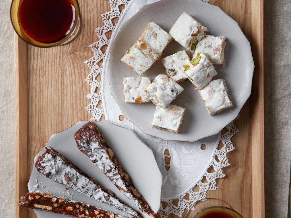 Skal det dufte brunt og brændt? Sådan fylder du kagedåserne med julens kageklassikere