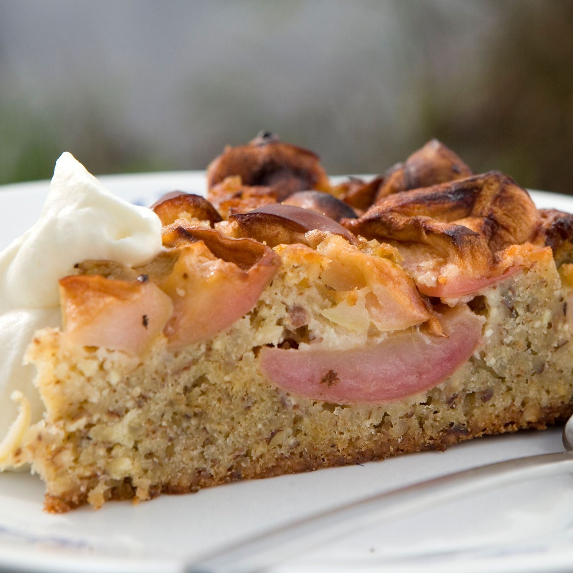 Æblekage med sirup og cider