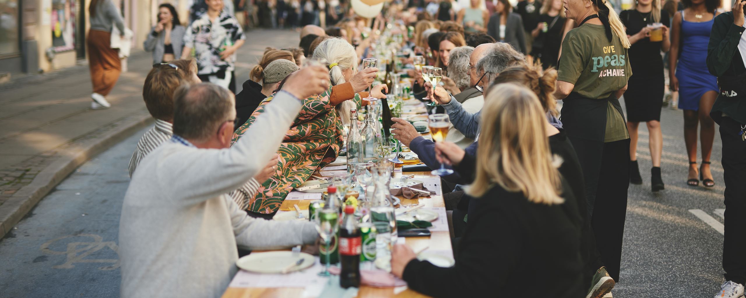 Historisk fællesspisning i Brøndby: Byen samles om Det Længste Bord​​​​‌﻿‍﻿​‍​‍‌‍﻿﻿‌﻿​‍‌‍‍‌‌‍‌﻿‌‍‍‌‌‍﻿‍​‍​‍​﻿‍‍​‍​‍‌﻿​﻿‌‍​‌‌‍﻿‍‌‍‍‌‌﻿‌​‌﻿‍‌​‍﻿‍‌‍‍‌‌‍﻿﻿​‍​‍​‍﻿​​‍​‍‌‍‍​‌﻿​‍‌‍‌‌‌‍‌‍​‍​‍​﻿‍‍​‍​‍‌‍‍​‌﻿‌​‌﻿‌​‌﻿​​​﻿‍‍​‍﻿﻿​‍﻿﻿‌‍﻿​‌‍﻿﻿‌‍​﻿‌‍​‌‌‍﻿​‌‍‍​‌‍﻿﻿‌﻿​﻿‌﻿‌​​﻿‍‍​﻿​﻿​﻿​﻿​﻿​﻿​﻿​﻿​‍﻿﻿‌‍‍‌‌‍﻿‍‌﻿‌​‌‍‌‌‌‍﻿‍‌﻿‌​​‍﻿﻿‌‍‌‌‌‍‌​‌‍‍‌‌﻿‌​​‍﻿﻿‌‍﻿‌‌‍﻿﻿‌‍‌​‌‍‌‌​﻿﻿‌‌﻿​​‌﻿​‍‌‍‌‌‌﻿​﻿‌‍‌‌‌‍﻿‍‌﻿‌​‌‍​‌‌﻿‌​‌‍‍‌‌‍﻿﻿‌‍﻿‍​﻿‍﻿‌‍‍‌‌‍‌​​﻿﻿‌​﻿​‌‌‍​‍‌‍​‍​﻿‌‍​﻿​​​﻿‌‌​﻿​​​﻿​﻿​‍﻿‌‌‍‌‌‌‍​﻿​﻿​​‌‍​﻿​‍﻿‌​﻿‌​‌‍‌‌​﻿​﻿​﻿​‌​‍﻿‌‌‍​‍​﻿‍​‌‍​‍​﻿​‌​‍﻿‌​﻿‌﻿‌‍​﻿​﻿​‌​﻿​‍​﻿​​‌‍‌‌‌‍‌​‌‍‌‌‌‍‌‍​﻿​‌‌‍​‍‌‍​﻿​﻿‍﻿‌﻿‌​‌﻿‍‌‌﻿​​‌‍‌‌​﻿﻿‌‌‍​‌‌﻿​‍‌﻿‌​‌‍‍‌‌‍​﻿‌‍﻿​‌‍‌‌​﻿‍﻿‌﻿​​‌‍​‌‌﻿‌​‌‍‍​​﻿﻿‌‌‍‍‌‌‍﻿‌‌‍​‌‌‍‌﻿‌‍‌‌​‍﻿‍‌‍​‌‌‍﻿​‌﻿‌​​﻿﻿﻿‌‍​‍‌‍​‌‌﻿​﻿‌‍‌‌‌‌‌‌‌﻿​‍‌‍﻿​​﻿﻿‌‌‍‍​‌﻿‌​‌﻿‌​‌﻿​​​‍‌‌​﻿​﻿‌​​‌​‍‌‌​﻿​‍‌​‌‍​‍‌‌​﻿​‍‌​‌‍‌‍﻿​‌‍﻿﻿‌‍​﻿‌‍​‌‌‍﻿​‌‍‍​‌‍﻿﻿‌﻿​﻿‌﻿‌​​‍‌‌​﻿​﻿‌​​‌​﻿​﻿​﻿​﻿​﻿​﻿​﻿​﻿​‍‌‍‌‍‍‌‌‍‌​​﻿﻿‌​﻿​‌‌‍​‍‌‍​‍​﻿‌‍​﻿​​​﻿‌‌​﻿​​​﻿​﻿​‍﻿‌‌‍‌‌‌‍​﻿​﻿​​‌‍​﻿​‍﻿‌​﻿‌​‌‍‌‌​﻿​﻿​﻿​‌​‍﻿‌‌‍​‍​﻿‍​‌‍​‍​﻿​‌​‍﻿‌​﻿‌﻿‌‍​﻿​﻿​‌​﻿​‍​﻿​​‌‍‌‌‌‍‌​‌‍‌‌‌‍‌‍​﻿​‌‌‍​‍‌‍​﻿​‍‌‍‌﻿‌​‌﻿‍‌‌﻿​​‌‍‌‌​﻿﻿‌‌‍​‌‌﻿​‍‌﻿‌​‌‍‍‌‌‍​﻿‌‍﻿​‌‍‌‌​‍‌‍‌﻿​​‌‍​‌‌﻿‌​‌‍‍​​﻿﻿‌‌‍‍‌‌‍﻿‌‌‍​‌‌‍‌﻿‌‍‌‌​‍﻿‍‌‍​‌‌‍﻿​‌﻿‌​​‍‌‍‌﻿​​‌‍‌‌‌﻿​‍‌﻿​﻿‌﻿​​‌‍‌‌‌‍​﻿‌﻿‌​‌‍‍‌‌﻿‌‍‌‍‌‌​﻿﻿‌‌﻿​​‌﻿‌‌‌‍​‍‌‍﻿​‌‍‍‌‌﻿​﻿‌‍‍​‌‍‌‌‌‍‌​​‍​‍‌﻿﻿‌