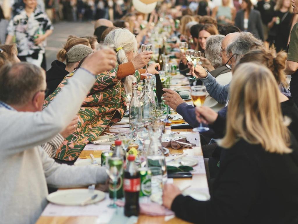 Historisk fællesspisning i Brøndby: Byen samles om Det Længste Bord