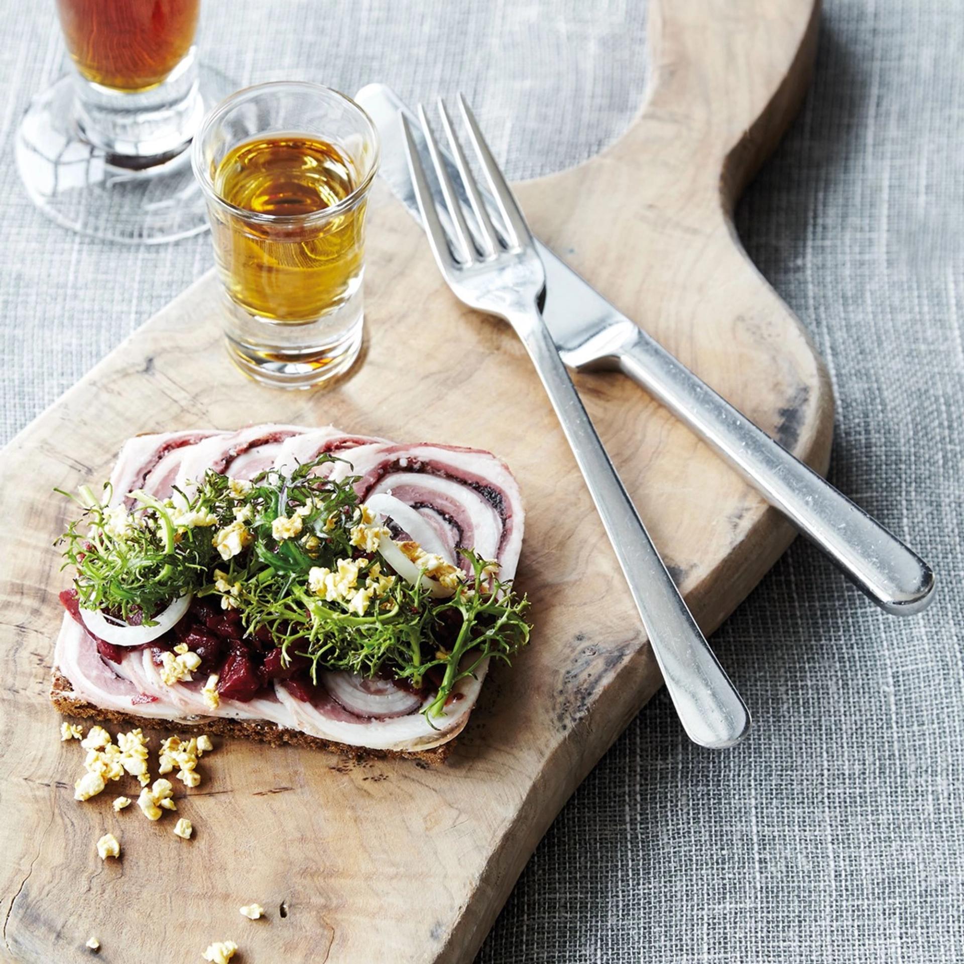 Rullepølse kogt i øl