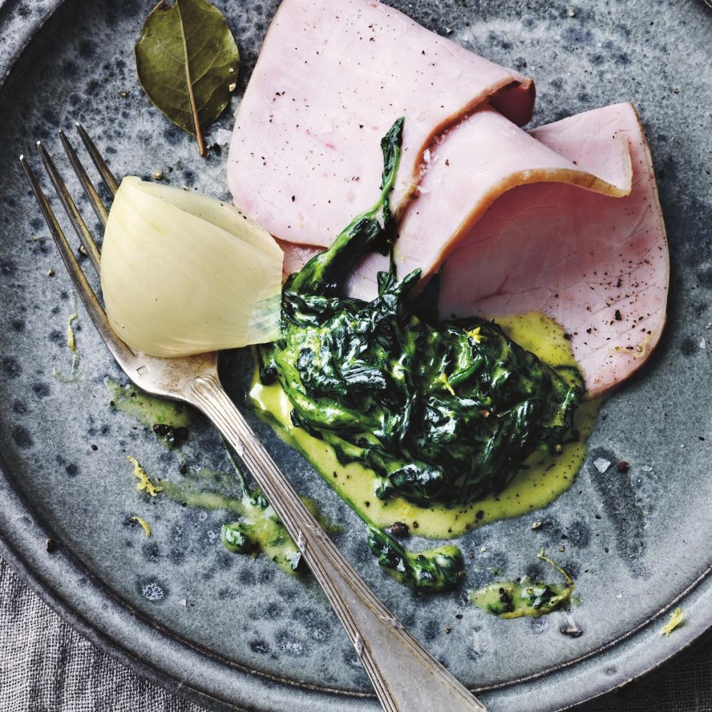 Kogt hamburgerryg med spinat i citronfløde