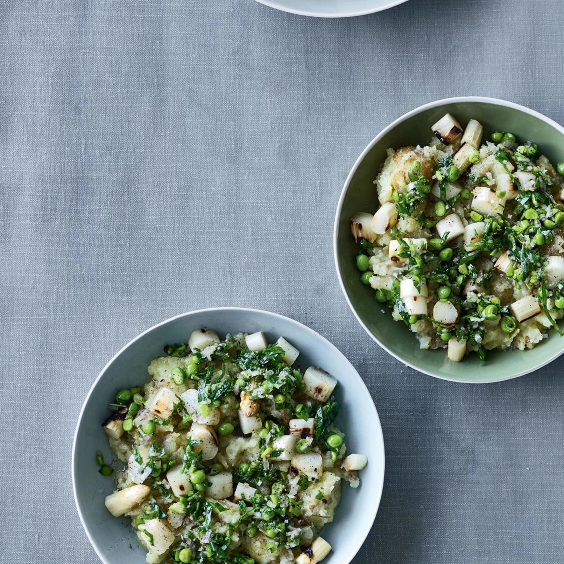 Knuste nye kartofler og hvide asparges