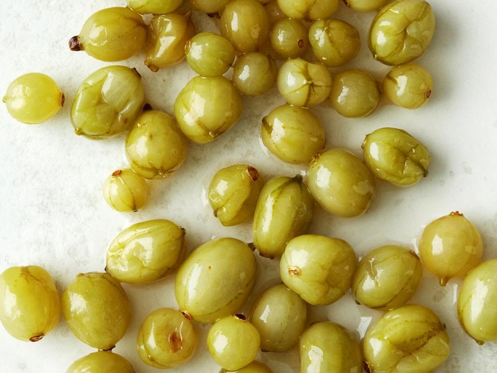 Brug sommerens eksotiske stikkelsbær