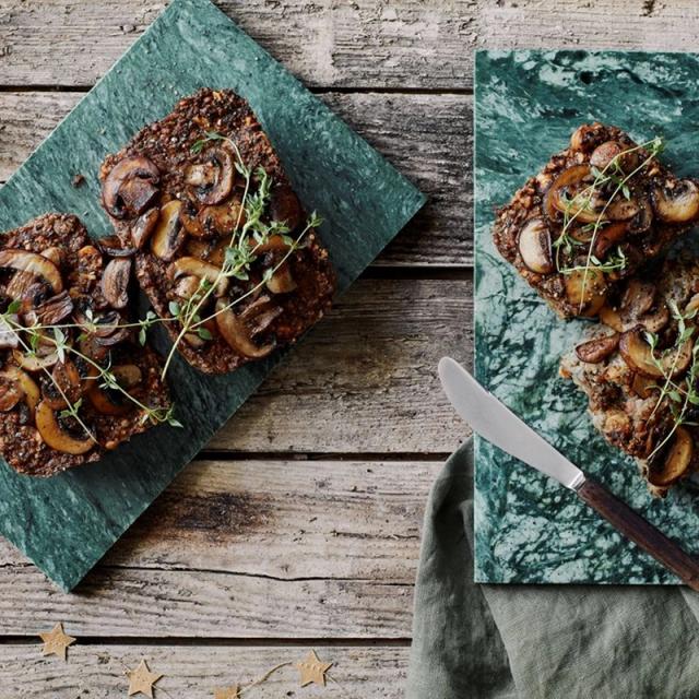 Svampepaté med nødder og ristede svampe