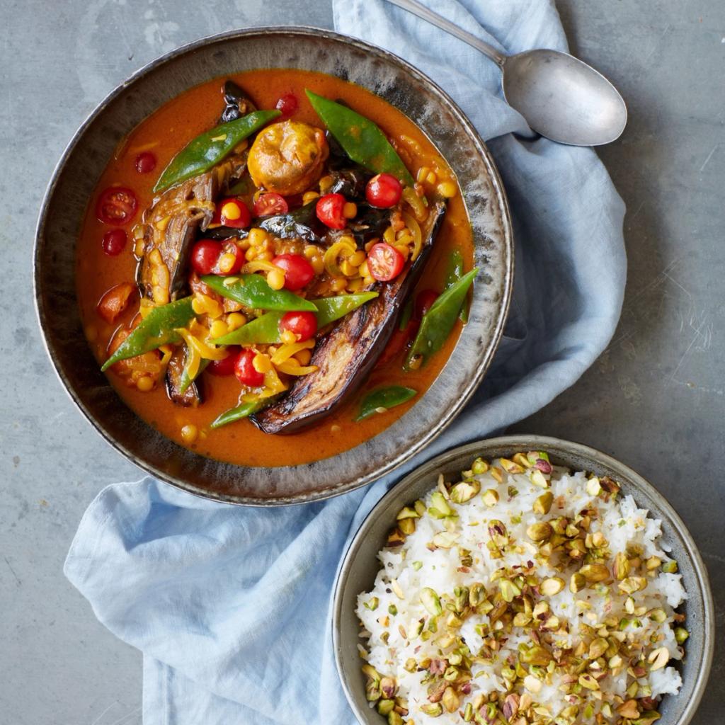 Persiske gule ærter kogt med tørret lime, snittebønner og aubergine