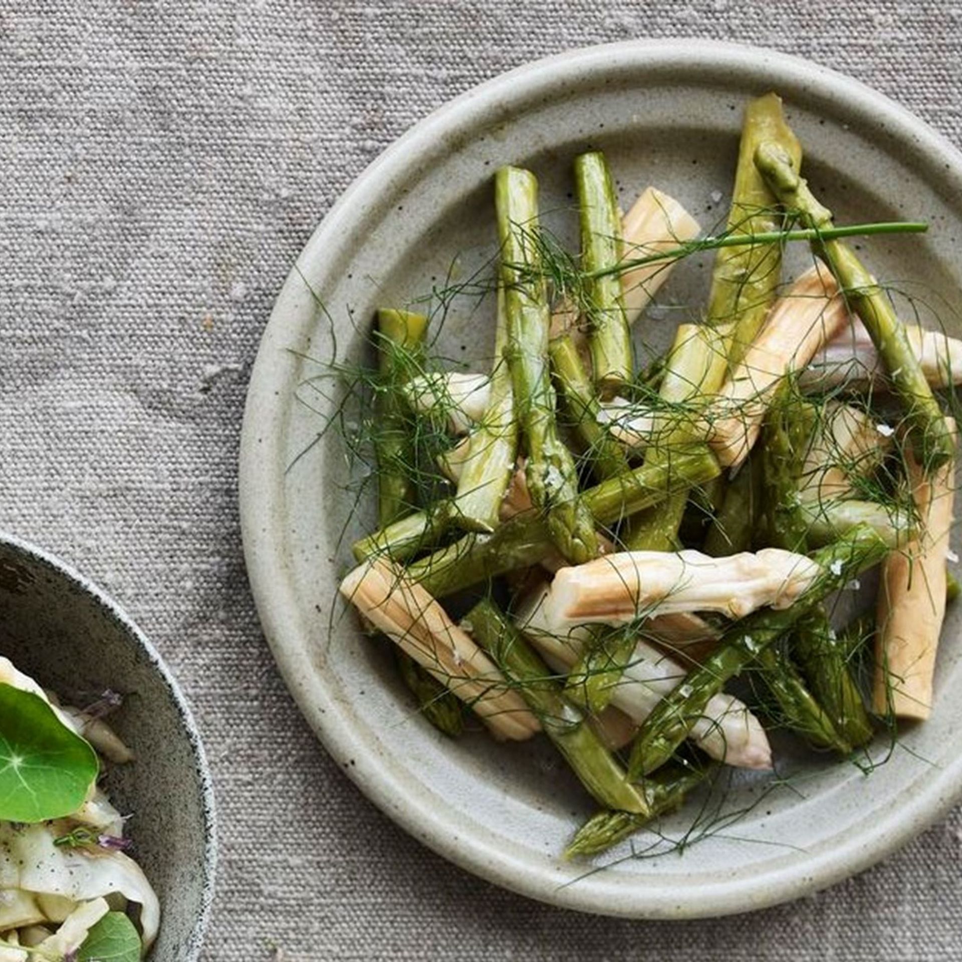 Syltede asparges og løg