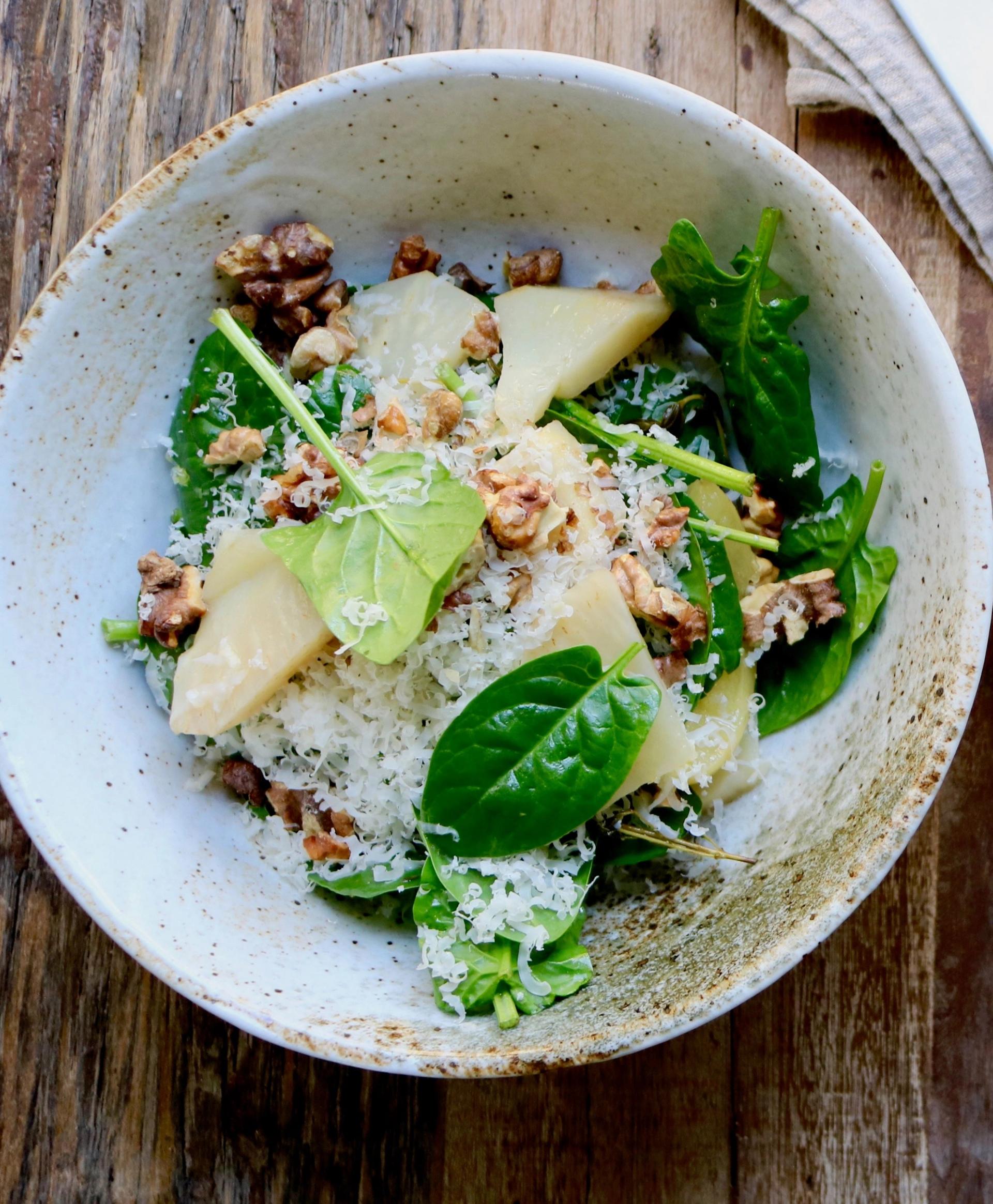 Sous vide knoldselleri med spinat og valnødder