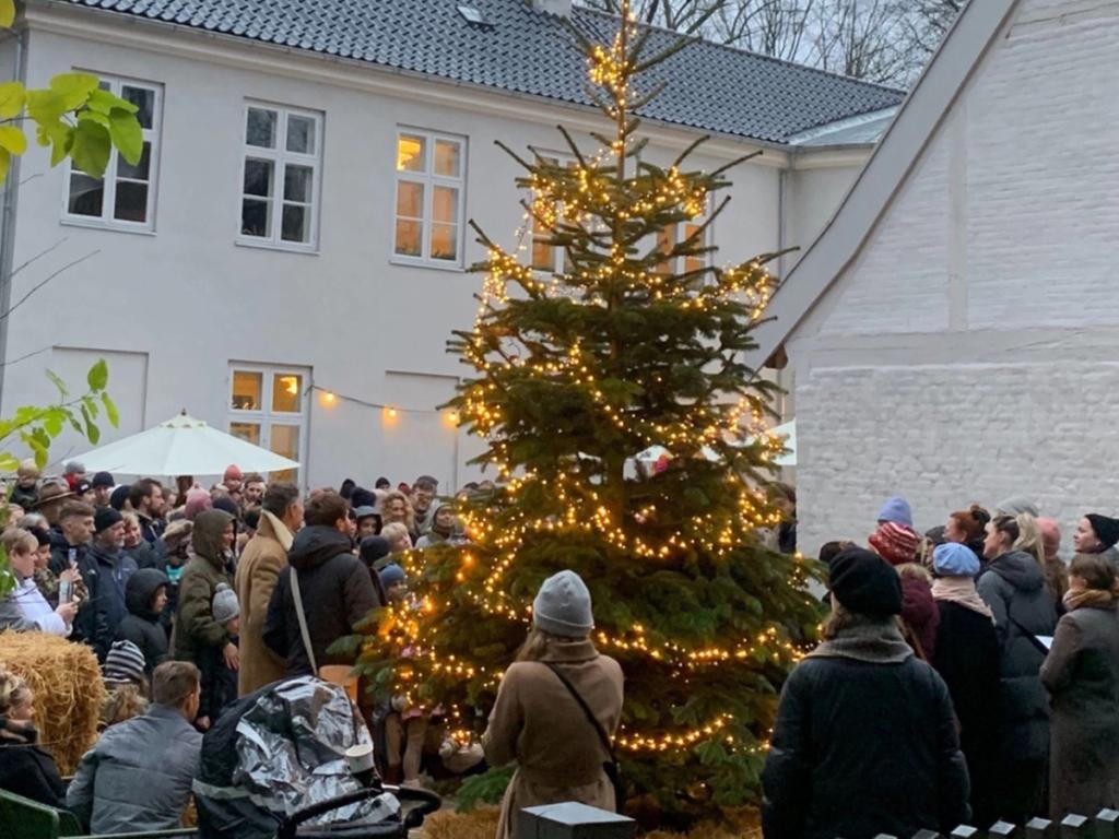 Det sker i julen på Fasangården, Tårnet, Sult og i Meyers Bageri 