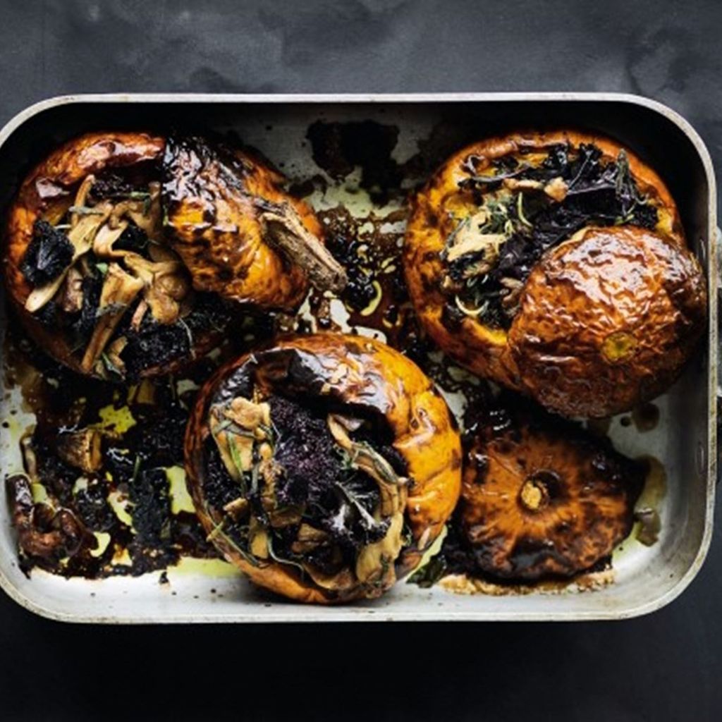 Bagt græskar med svampe