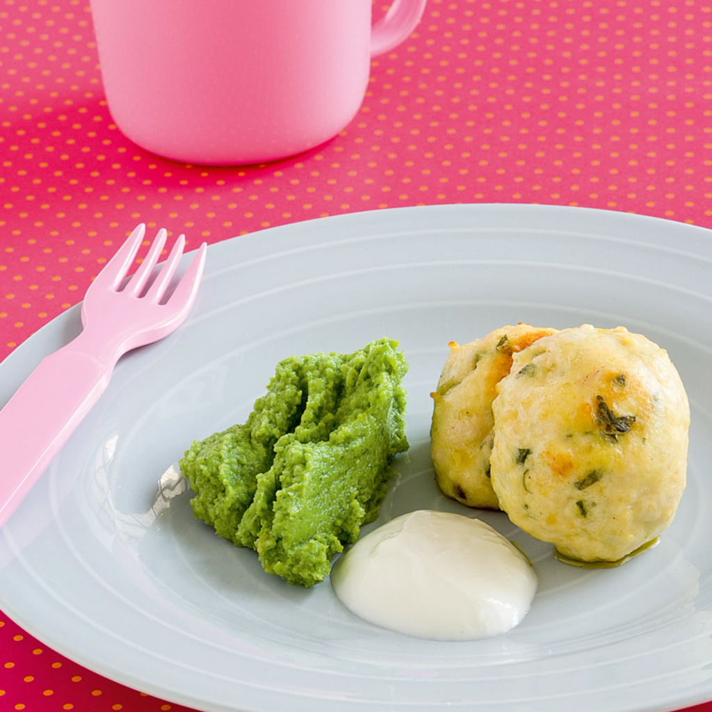 Kyllingekødboller med broccolimos