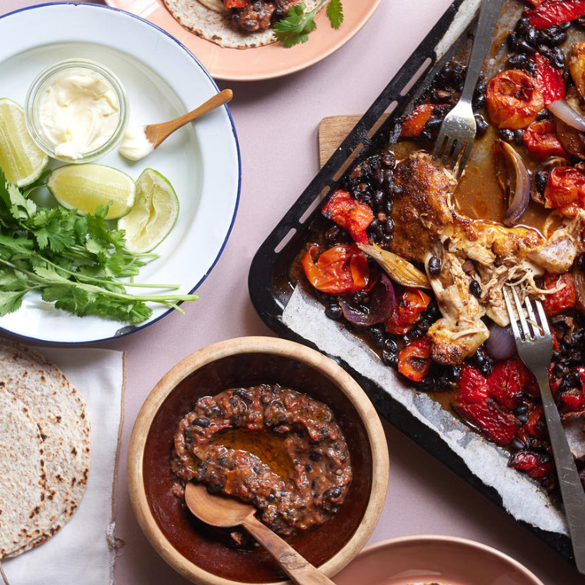 Pulled kylling med sorte bønner