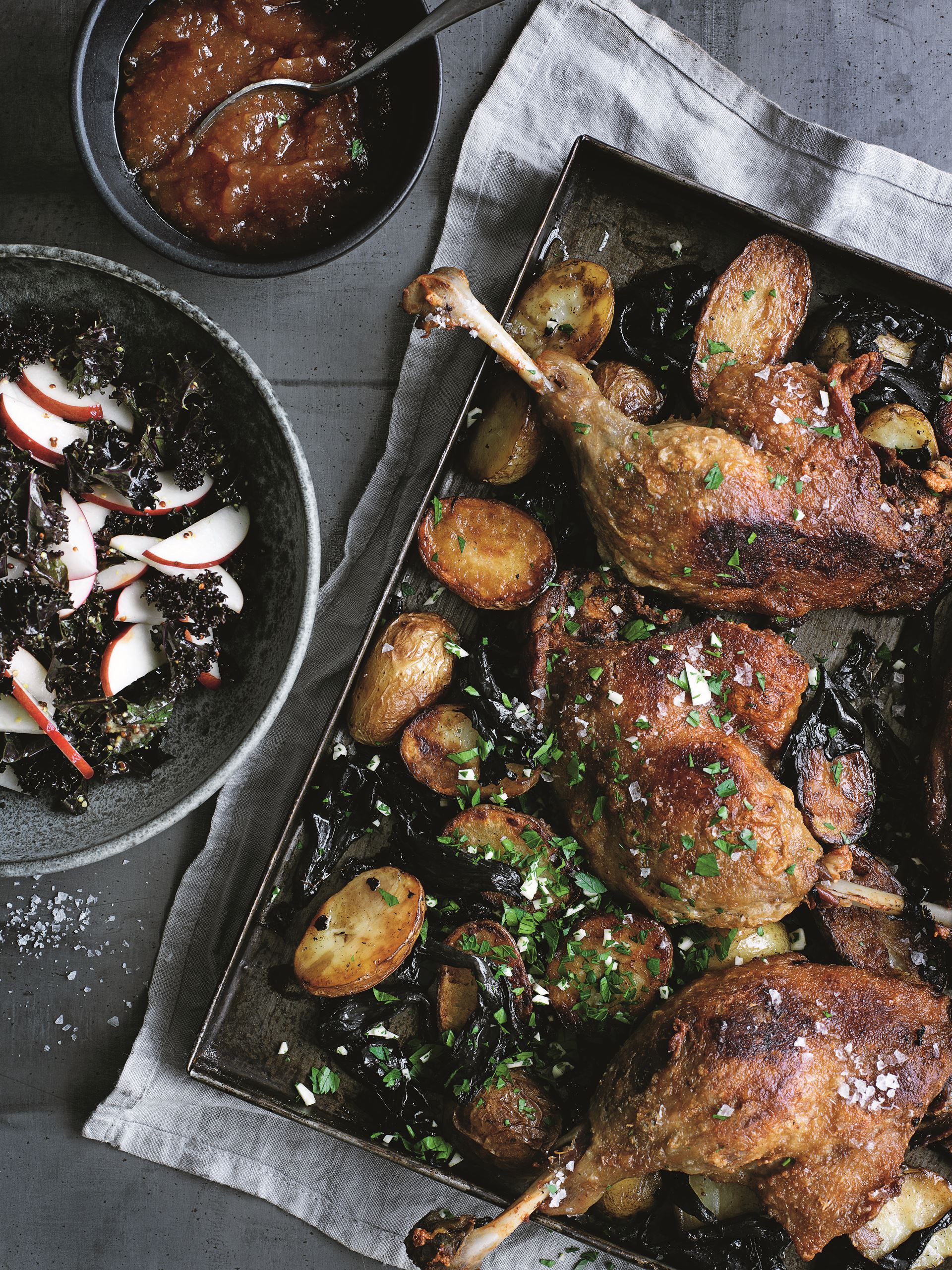 Andeconfit med kartofler og svampe